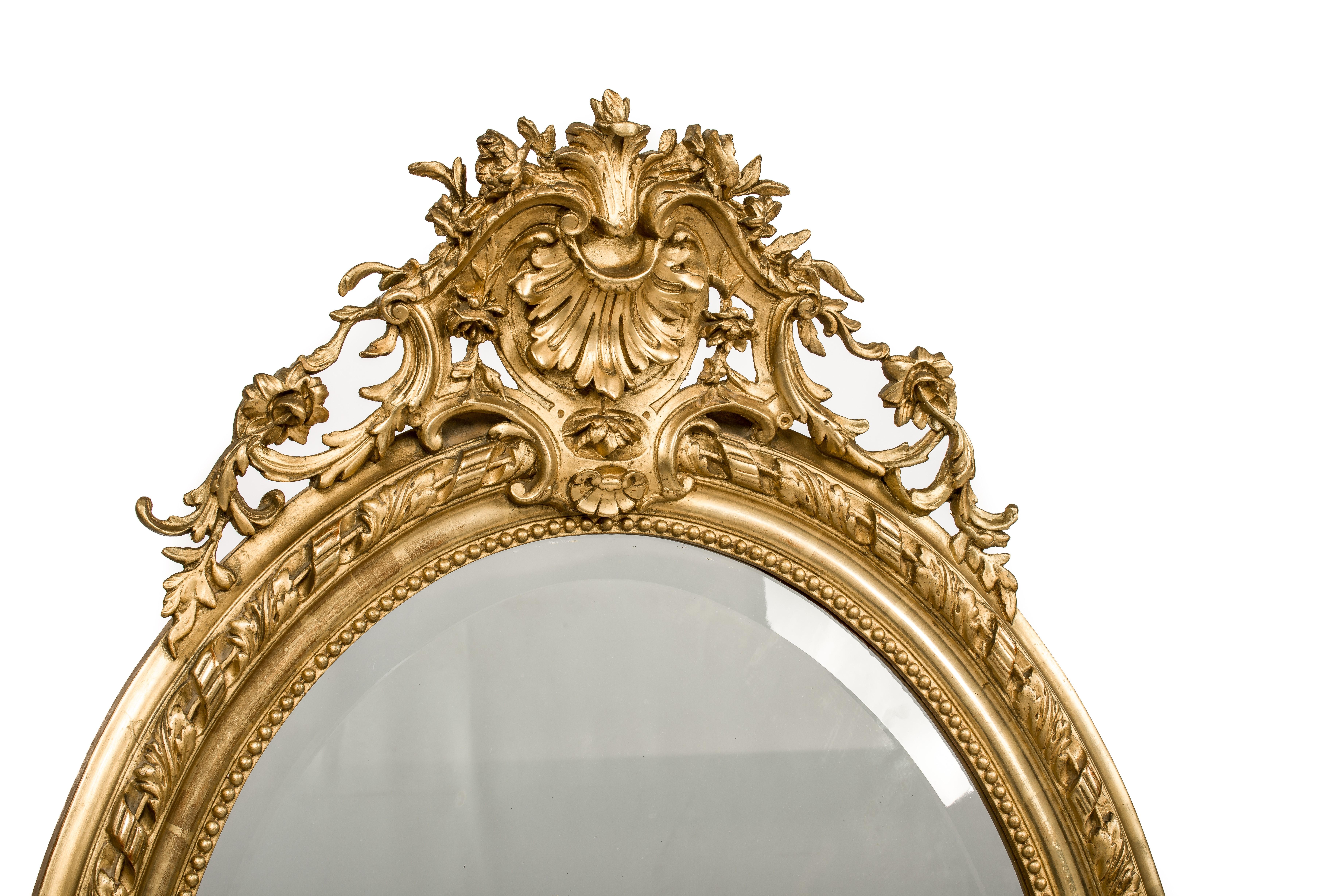 Antike 19. Jahrhundert Französisch Louis XVI Blattgold vergoldet ovalen Spiegel mit facettiertem Glas (Louis XVI.) im Angebot