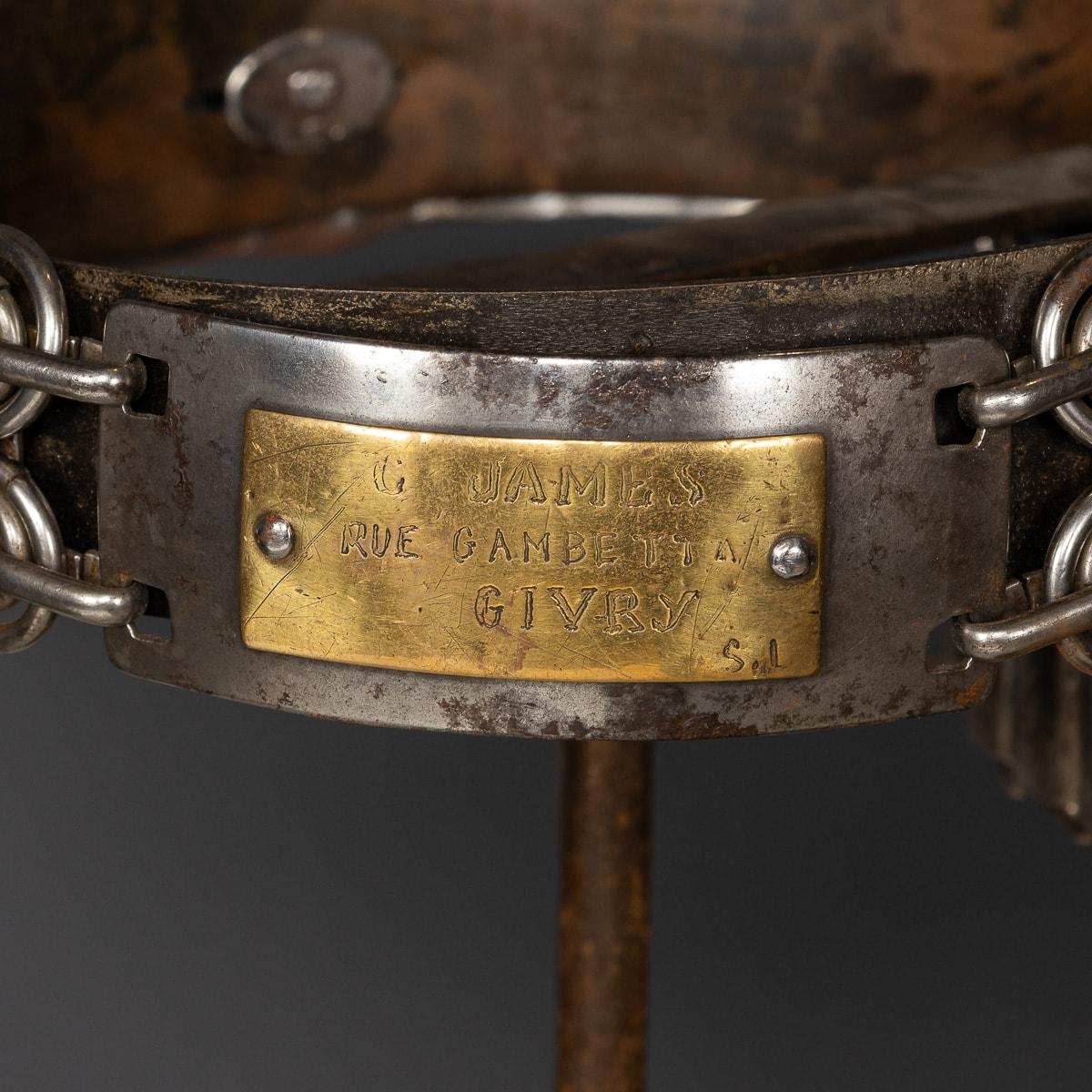 Altro Antico XIX  Collection'S di sette collari per cani in pelle e metallo su supporto c.1800 in vendita