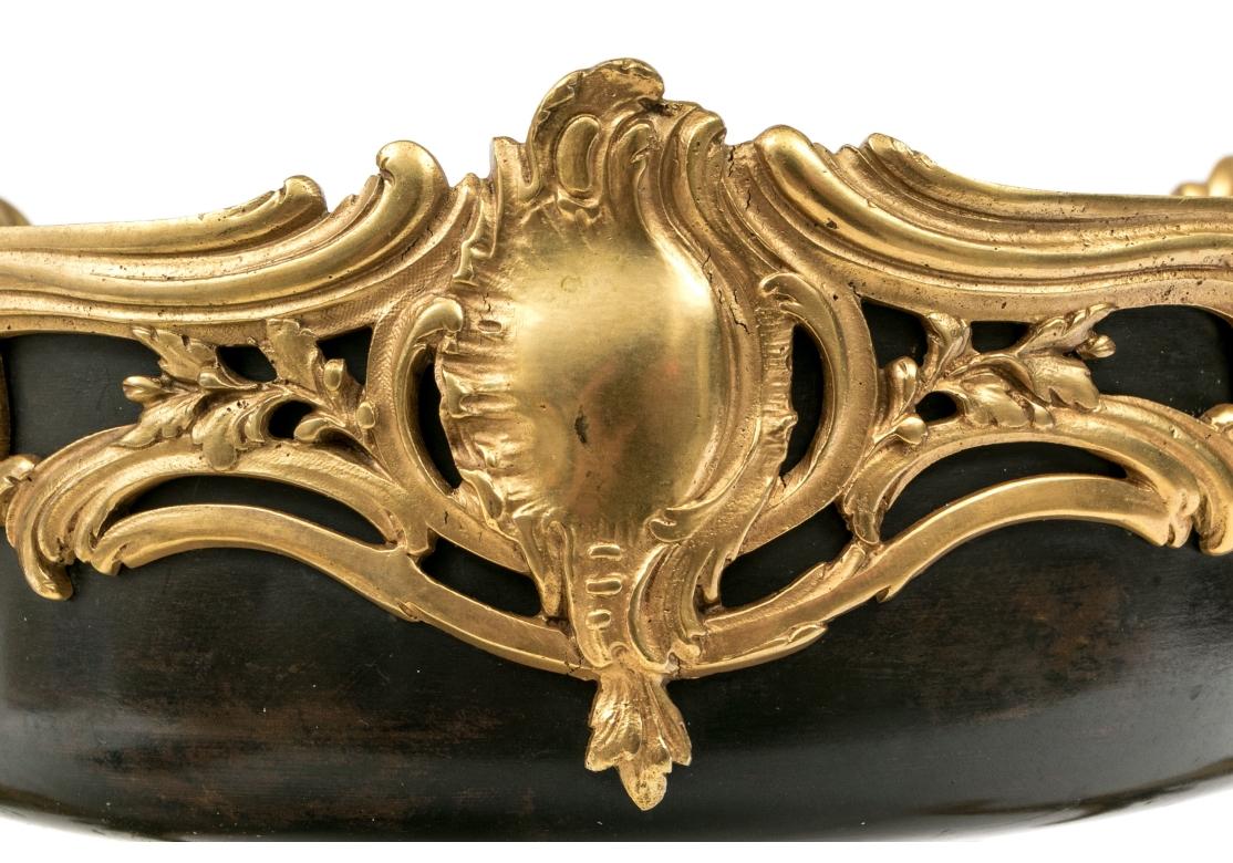 Jardinière ancienne à trois pieds en bronze et cuivre du 19ème siècle en vente 4
