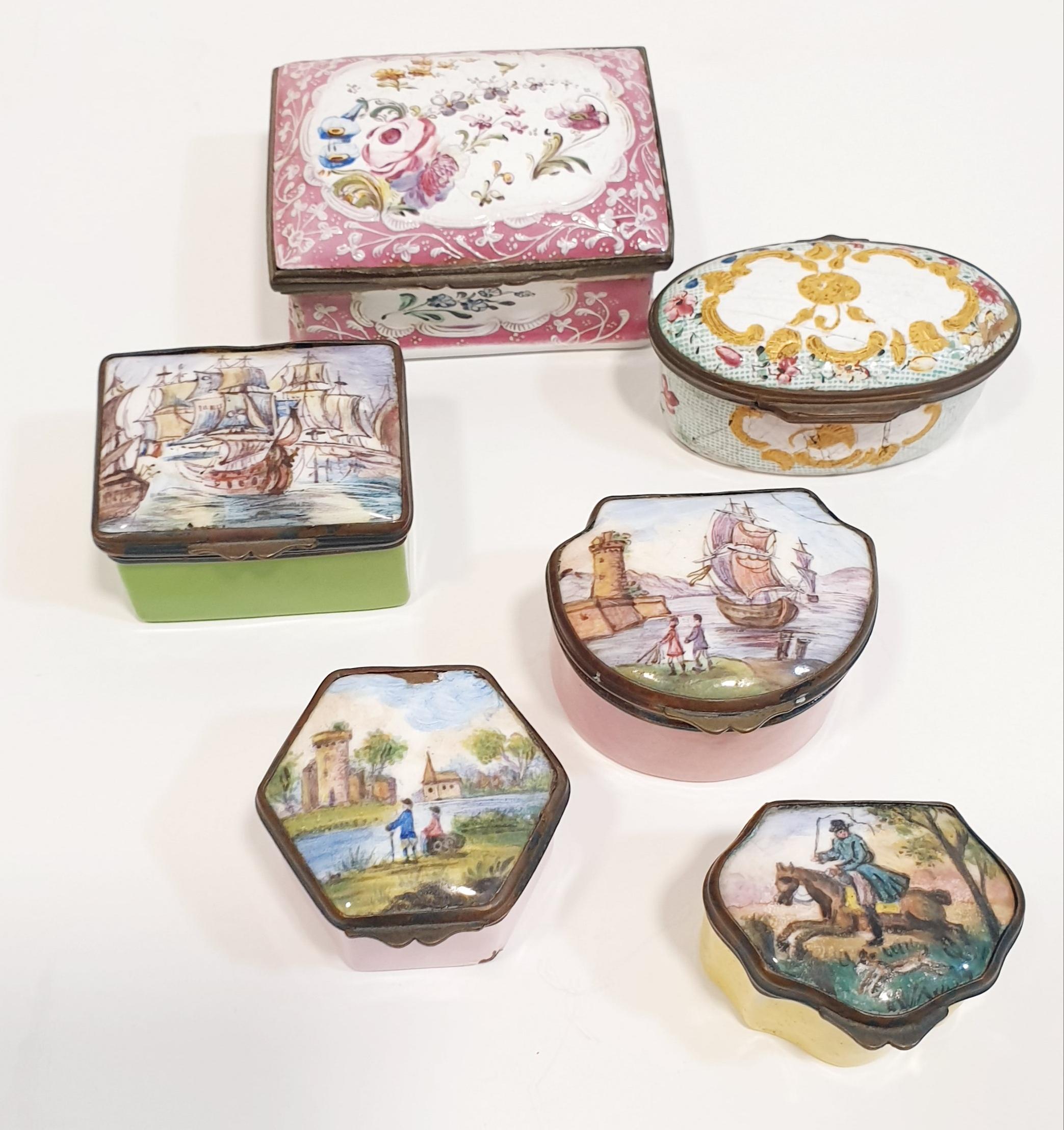 Antique Hand Painted Box in Pink enamel with  with Sailing Ships scene In Fair Condition For Sale In BILBAO, ES