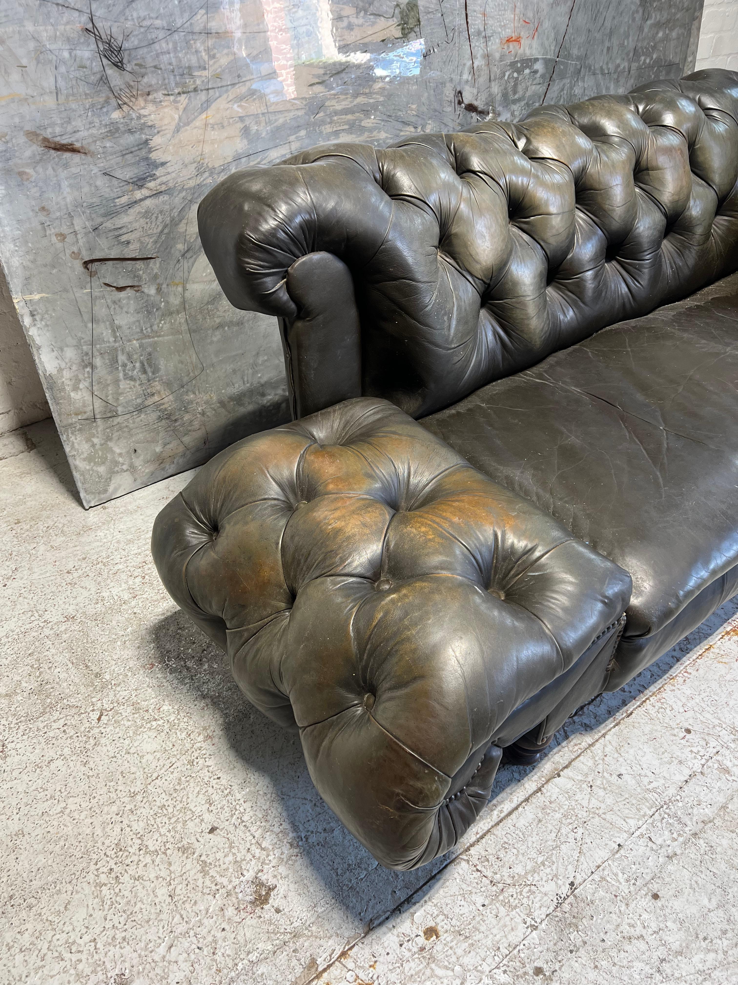Antique 19thC Chesterfield Sofa in Beautiful Patinated Leather In Good Condition For Sale In London, GB