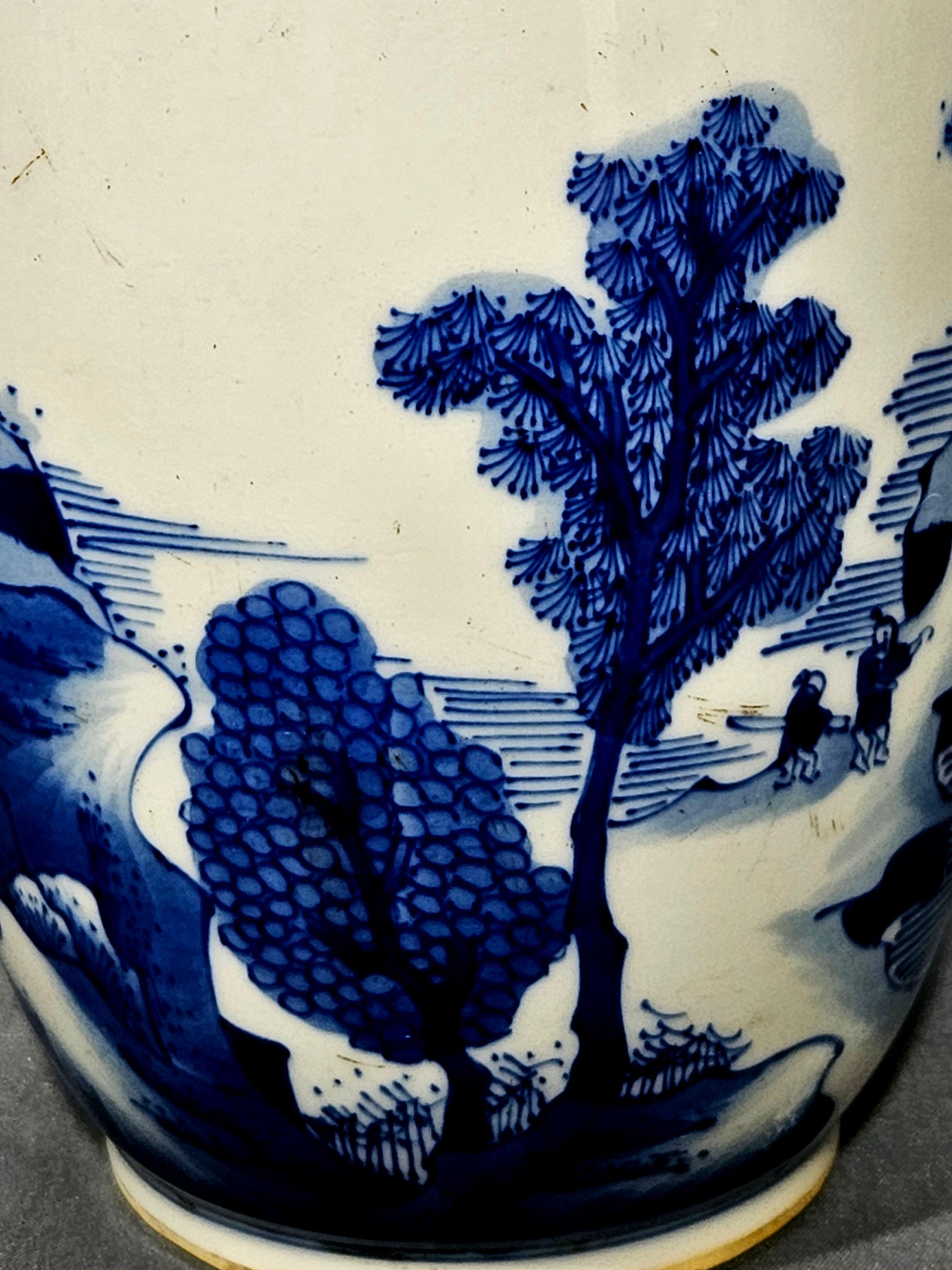 Antike chinesische Unterglasurblaue und weiße Vase aus dem 19. im Angebot 4