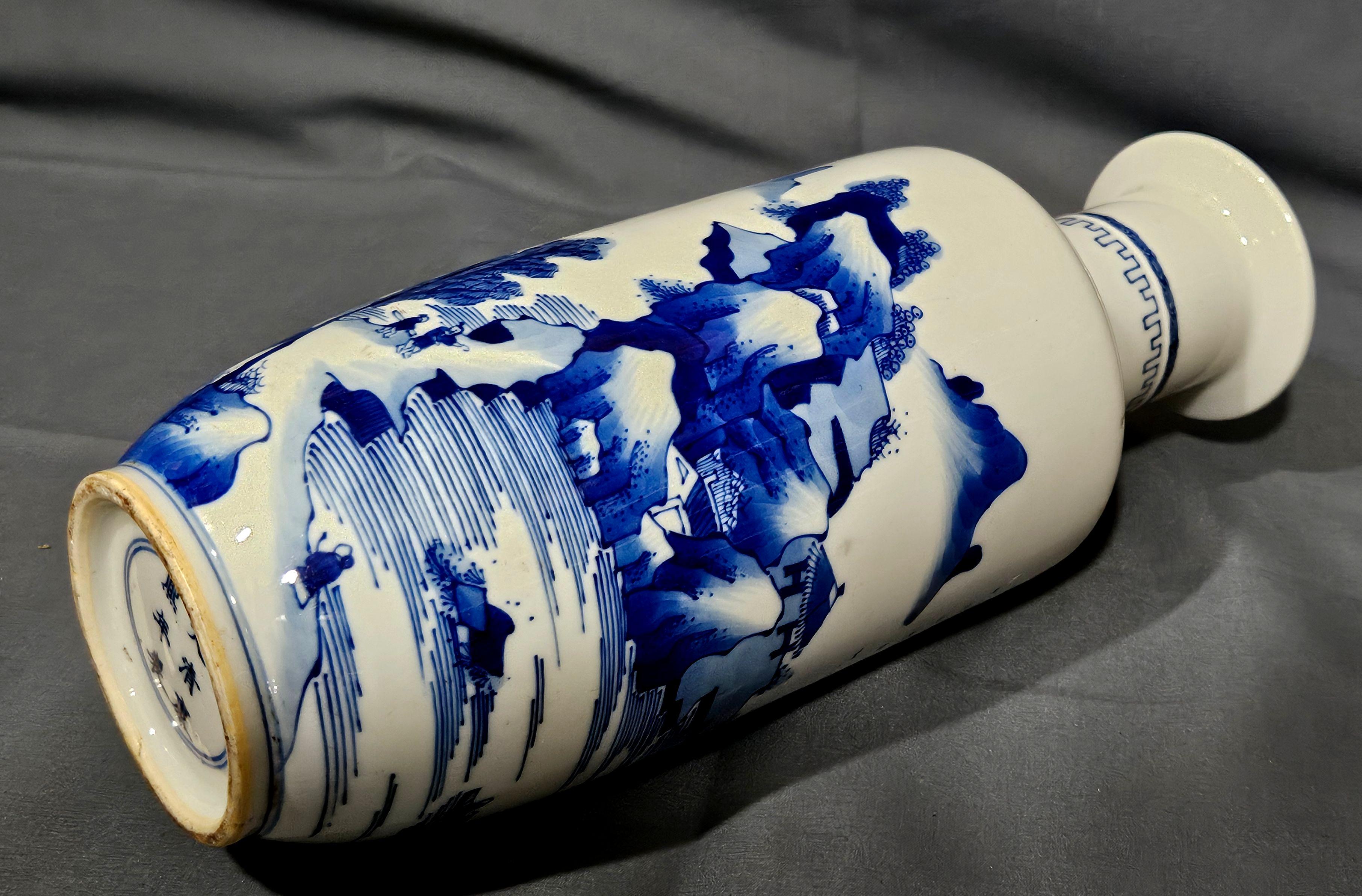 Antike chinesische Unterglasurblaue und weiße Vase aus dem 19. im Angebot 5