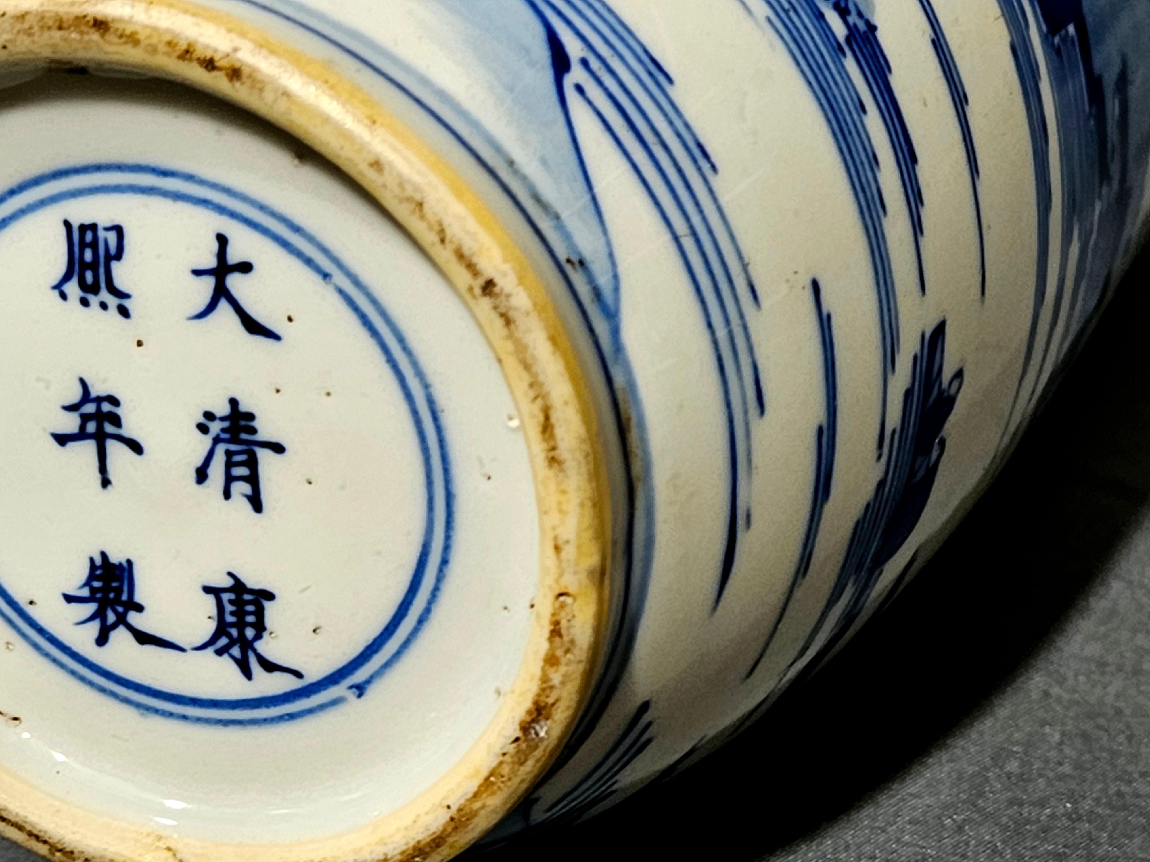 Antike chinesische Unterglasurblaue und weiße Vase aus dem 19. im Angebot 7