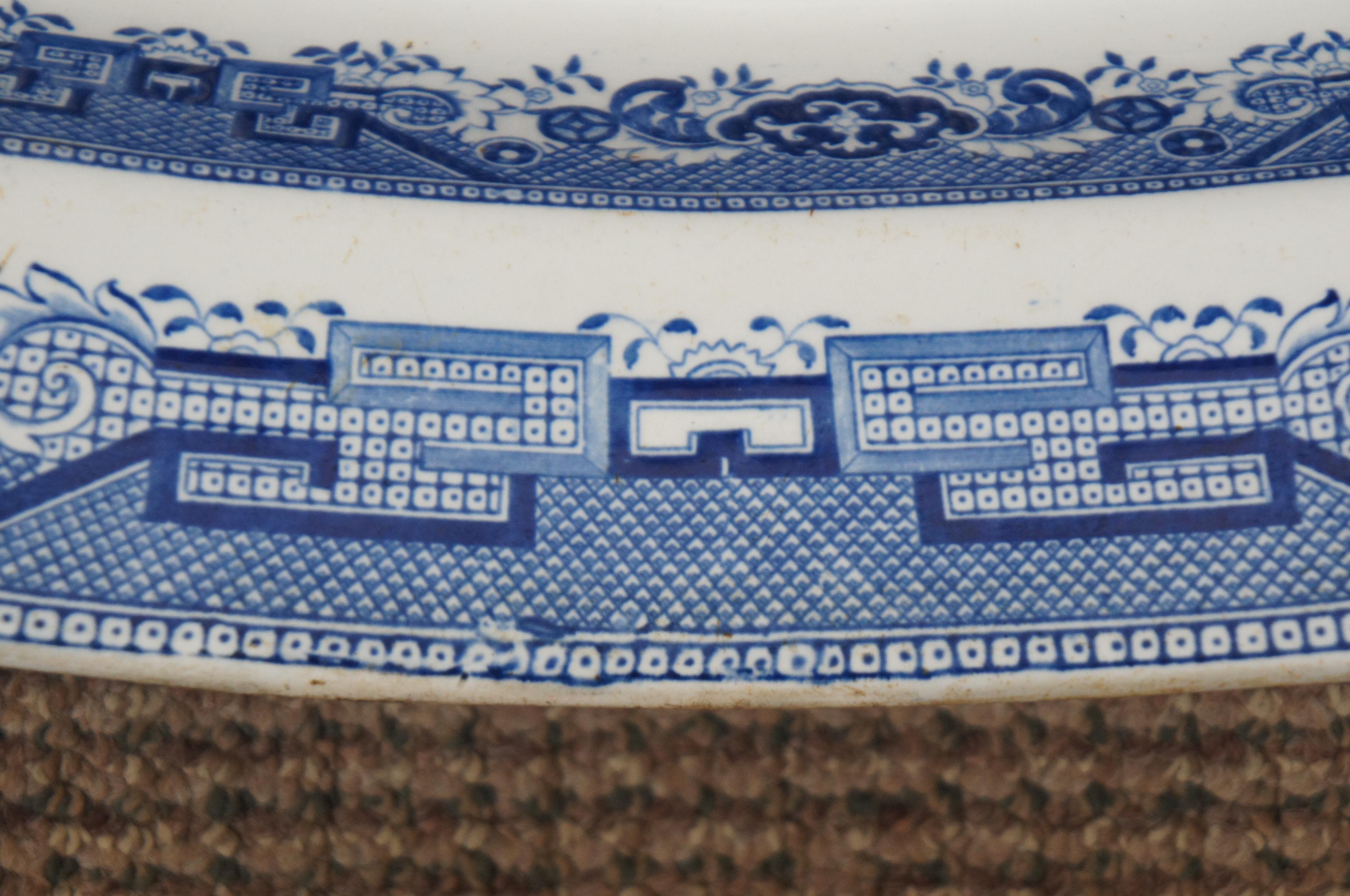 Porcellana Antico piatto da portata in porcellana Staffordshire Blue Willow del XIX secolo