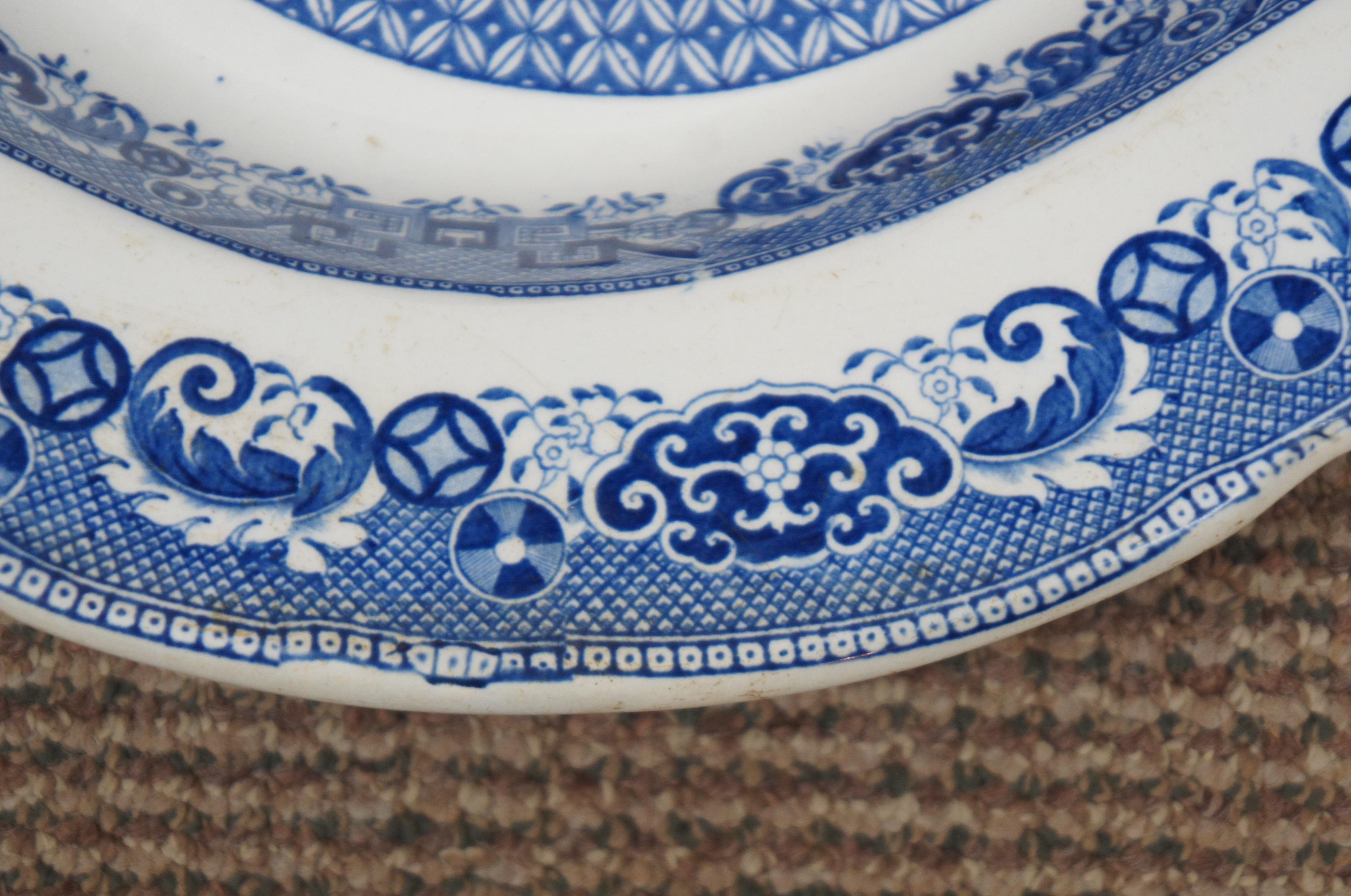 Antico piatto da portata in porcellana Staffordshire Blue Willow del XIX secolo 1