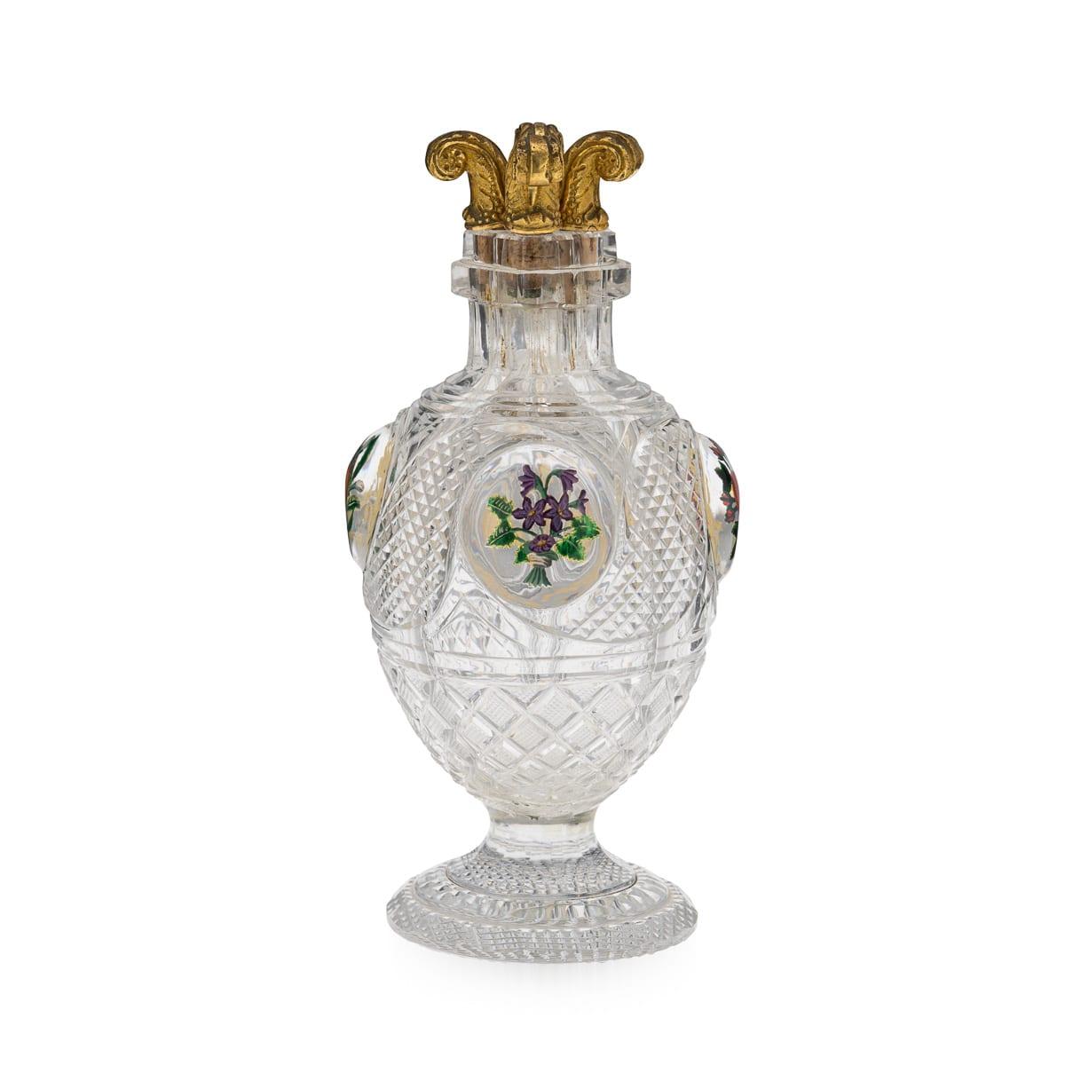 Francese Antique French Baccarat del XIX secolo, bottiglia di profumo a quattro camere divise in smalto e ormeggio in vendita