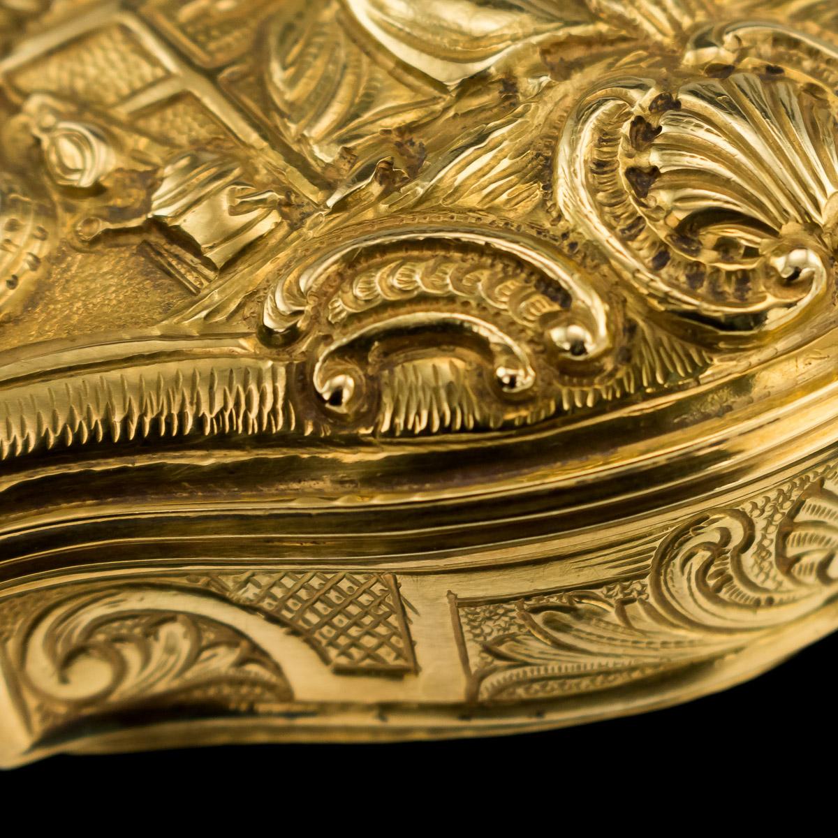 Antique German 18-Karat Solid Gold Decorative Snuff Box, Hanau, circa 1840 3