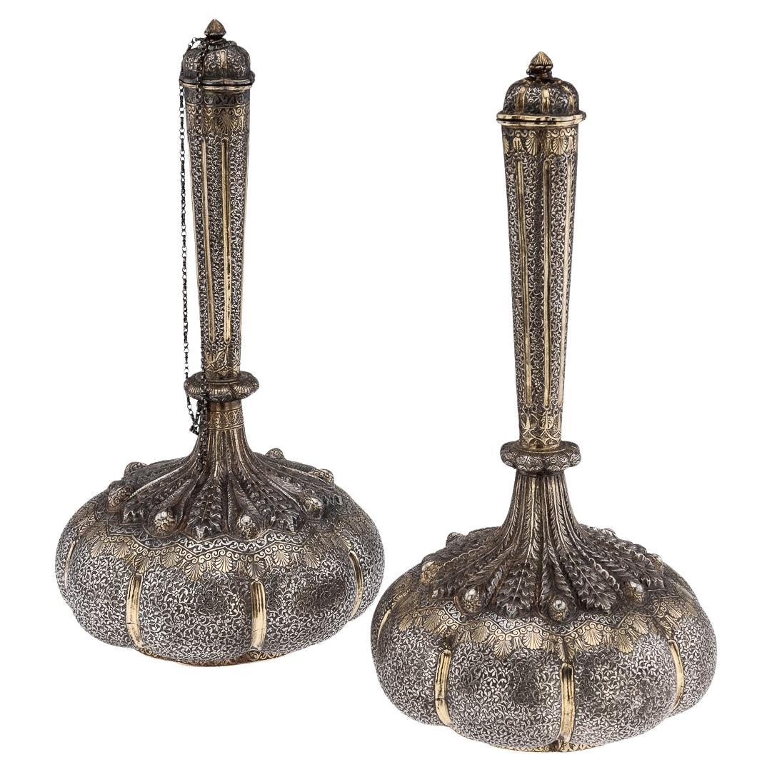 Antiguo par de botellas de agua Surahi de plata maciza de la India del siglo XIX, Lucknow c.1860