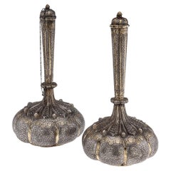 Antiguo par de botellas de agua Surahi de plata maciza de la India del siglo XIX, Lucknow c.1860