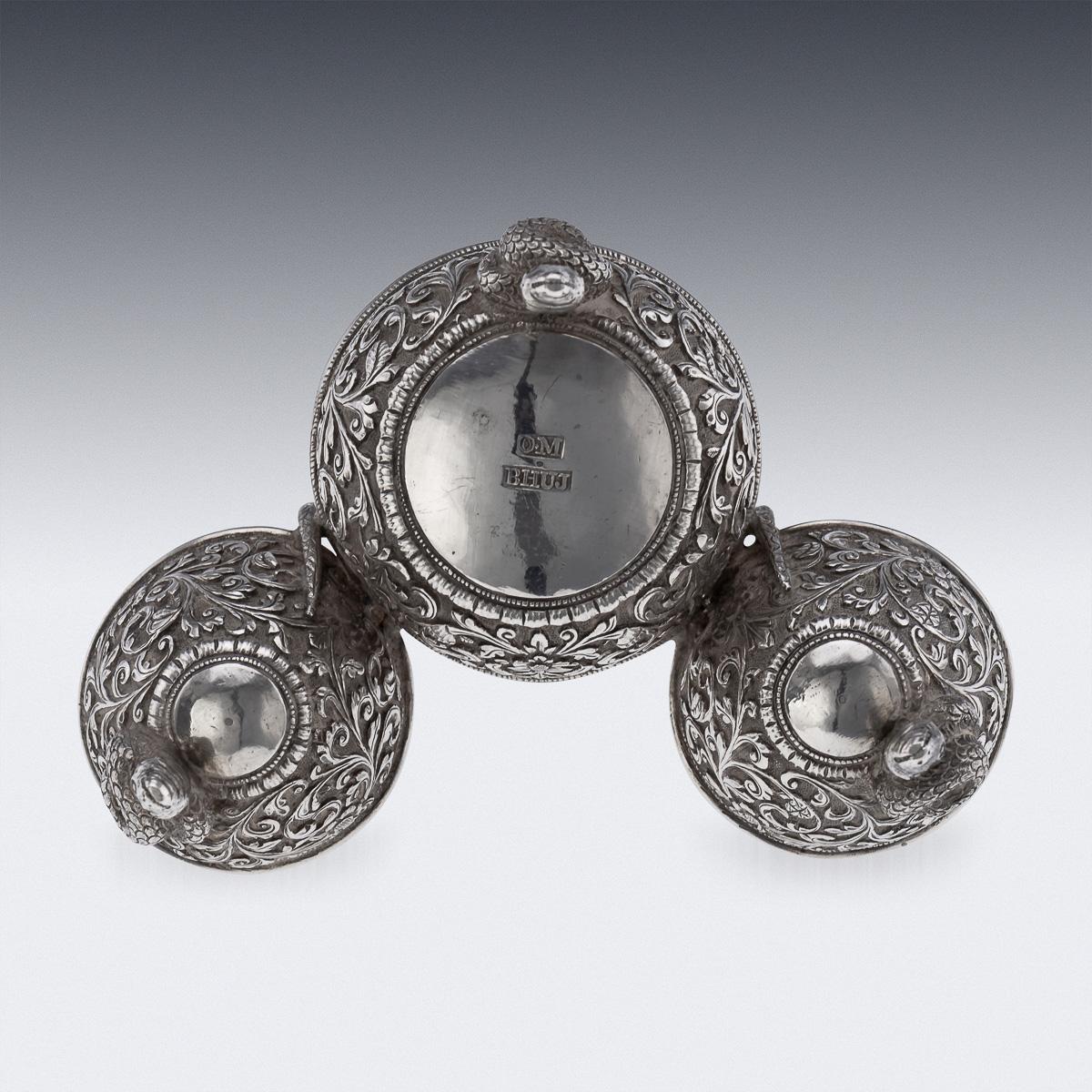 Ancien service à condiments en argent massif indien du XIXe siècle, Oomersi Mawji, Bhuj c.1890 en vente 4