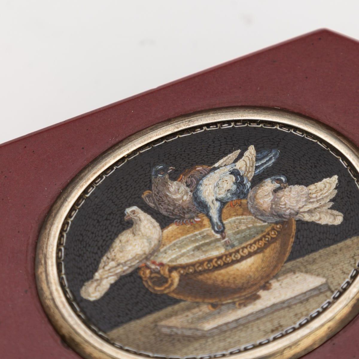 Antica scatola a micro mosaico in argento e argento dorato del XIX secolo, 1890 ca. in vendita 7