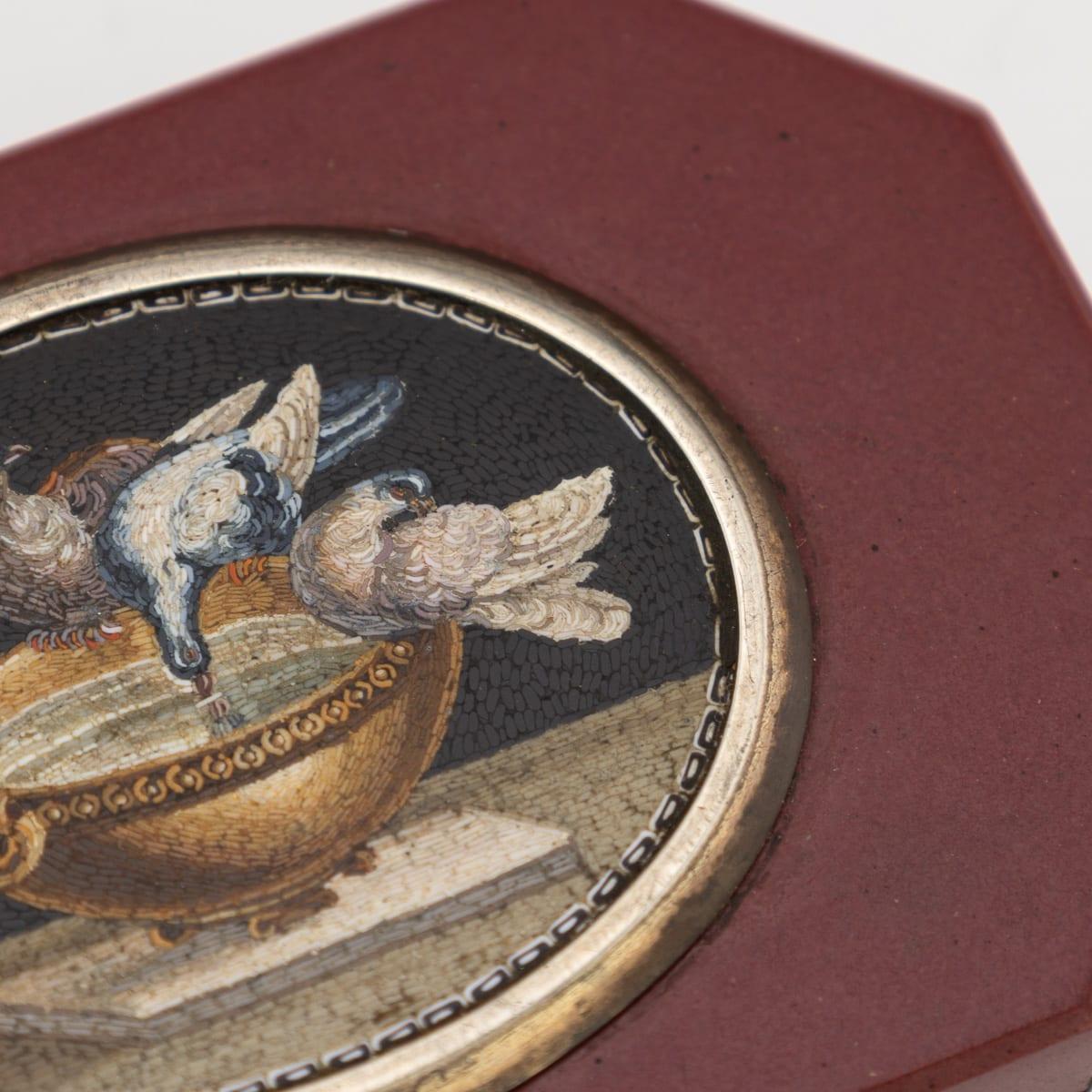 Antica scatola a micro mosaico in argento e argento dorato del XIX secolo, 1890 ca. in vendita 8