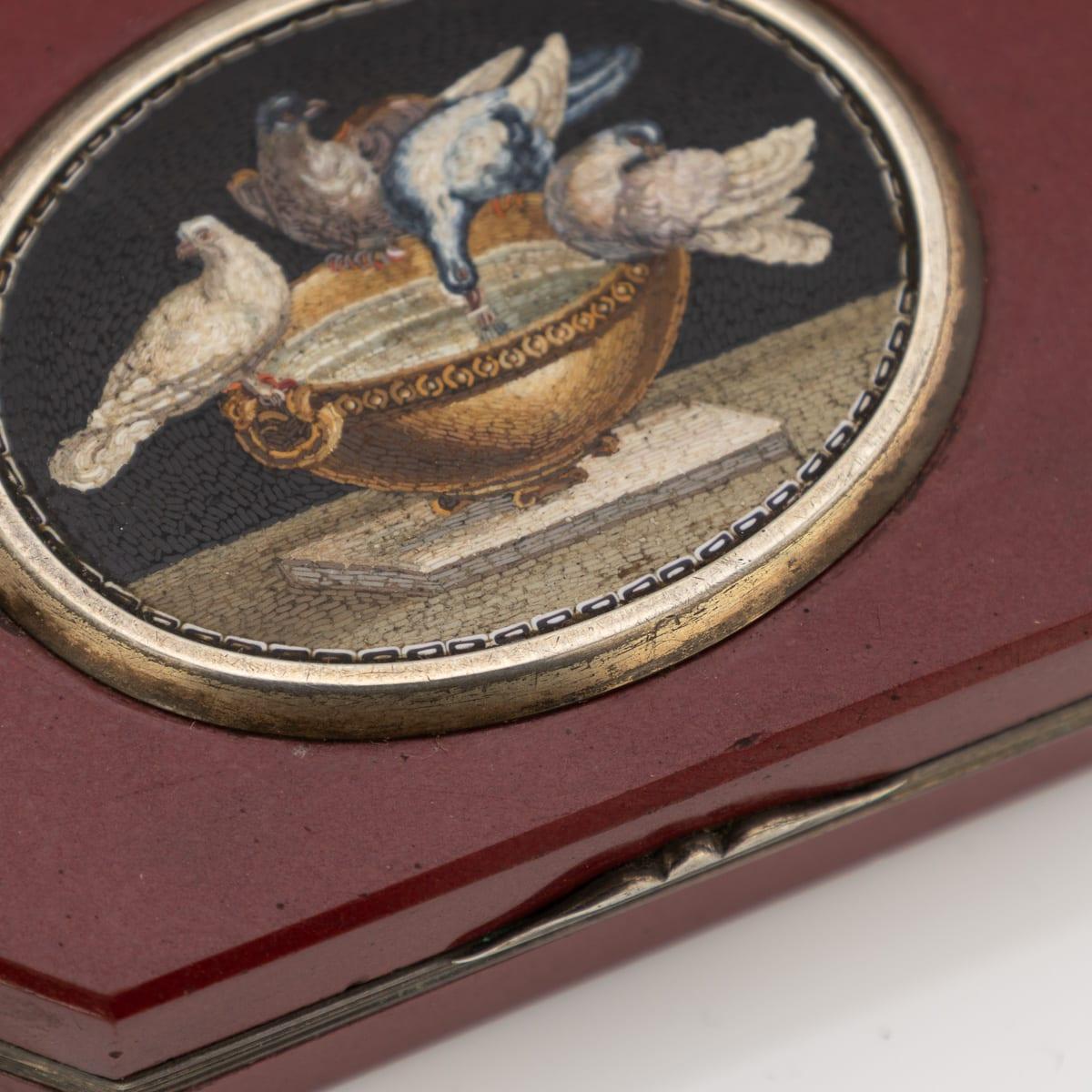 Antica scatola a micro mosaico in argento e argento dorato del XIX secolo, 1890 ca. in vendita 9