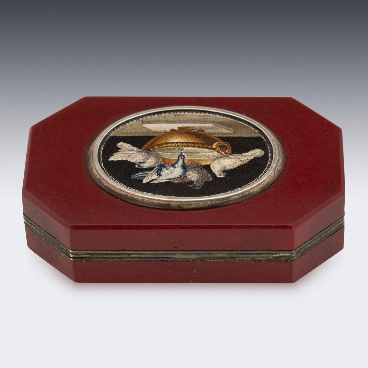 Antica scatola a micro mosaico in argento e argento dorato del XIX secolo, 1890 ca. In condizioni buone in vendita a Royal Tunbridge Wells, Kent