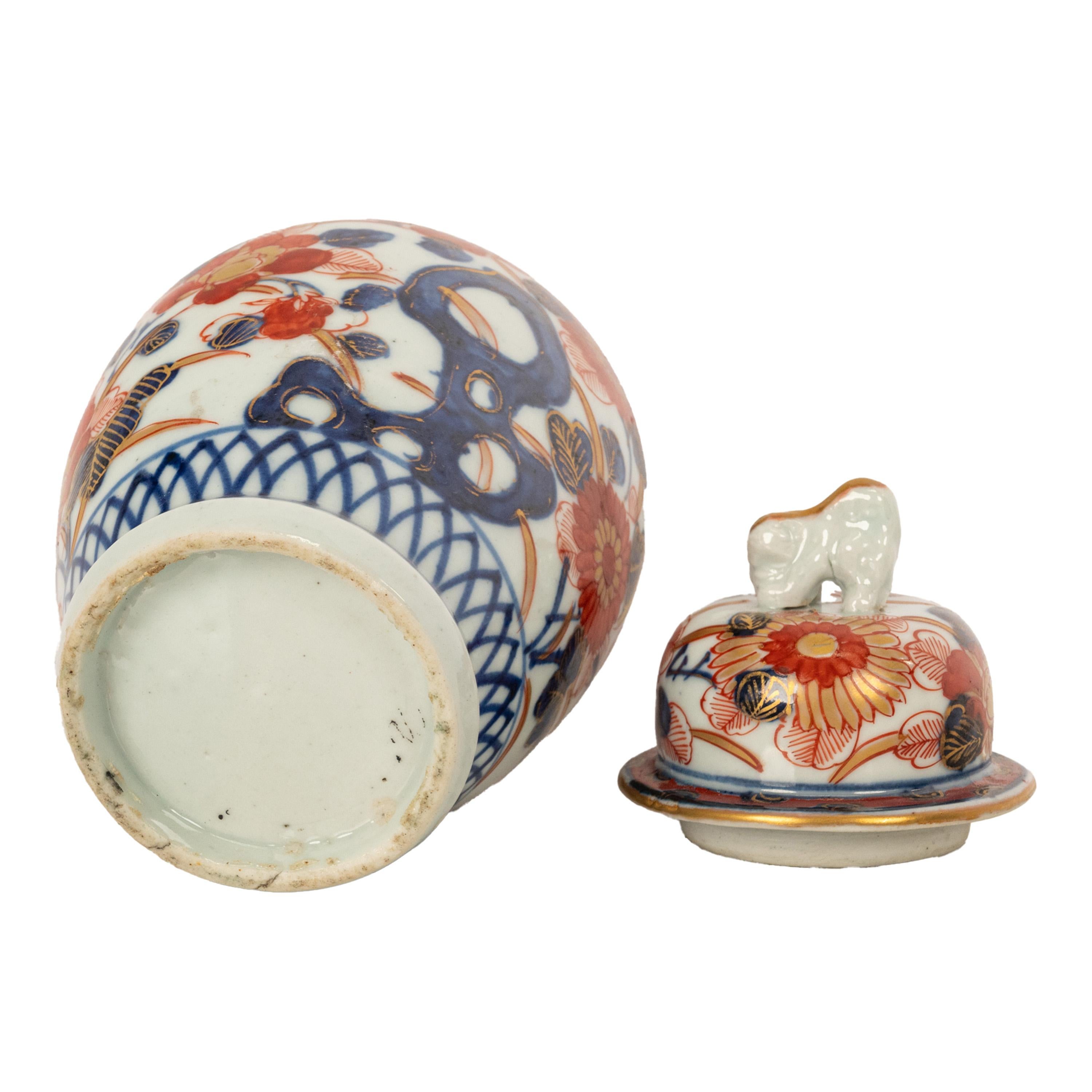 Antico vaso di zenzero con coperchio del periodo Imari Porcelain Meiji del XIX secolo 1890 4