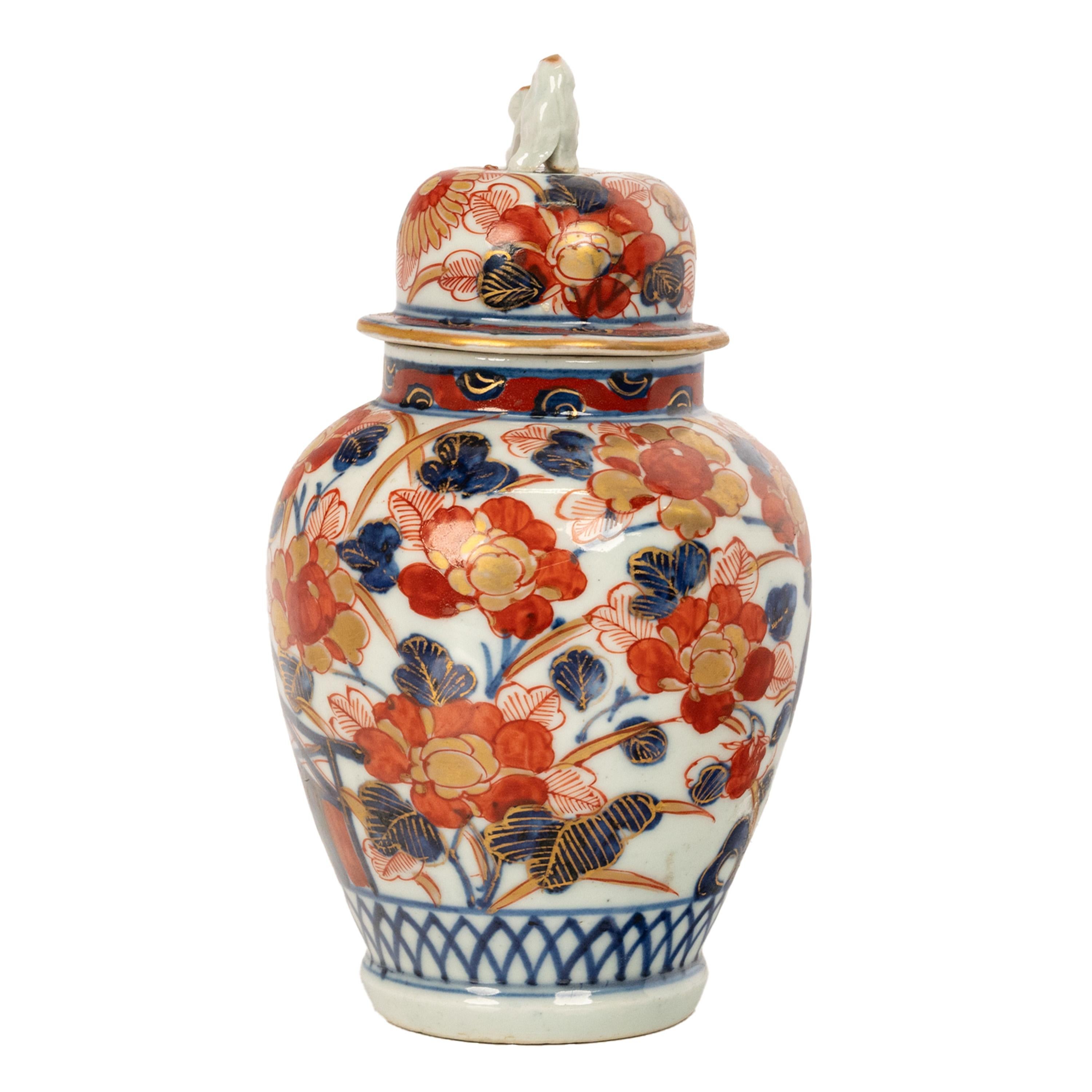 Ancien vase à couvercle Imari en porcelaine japonaise du 19ème siècle, période Meiji, 1890 Bon état - En vente à Portland, OR