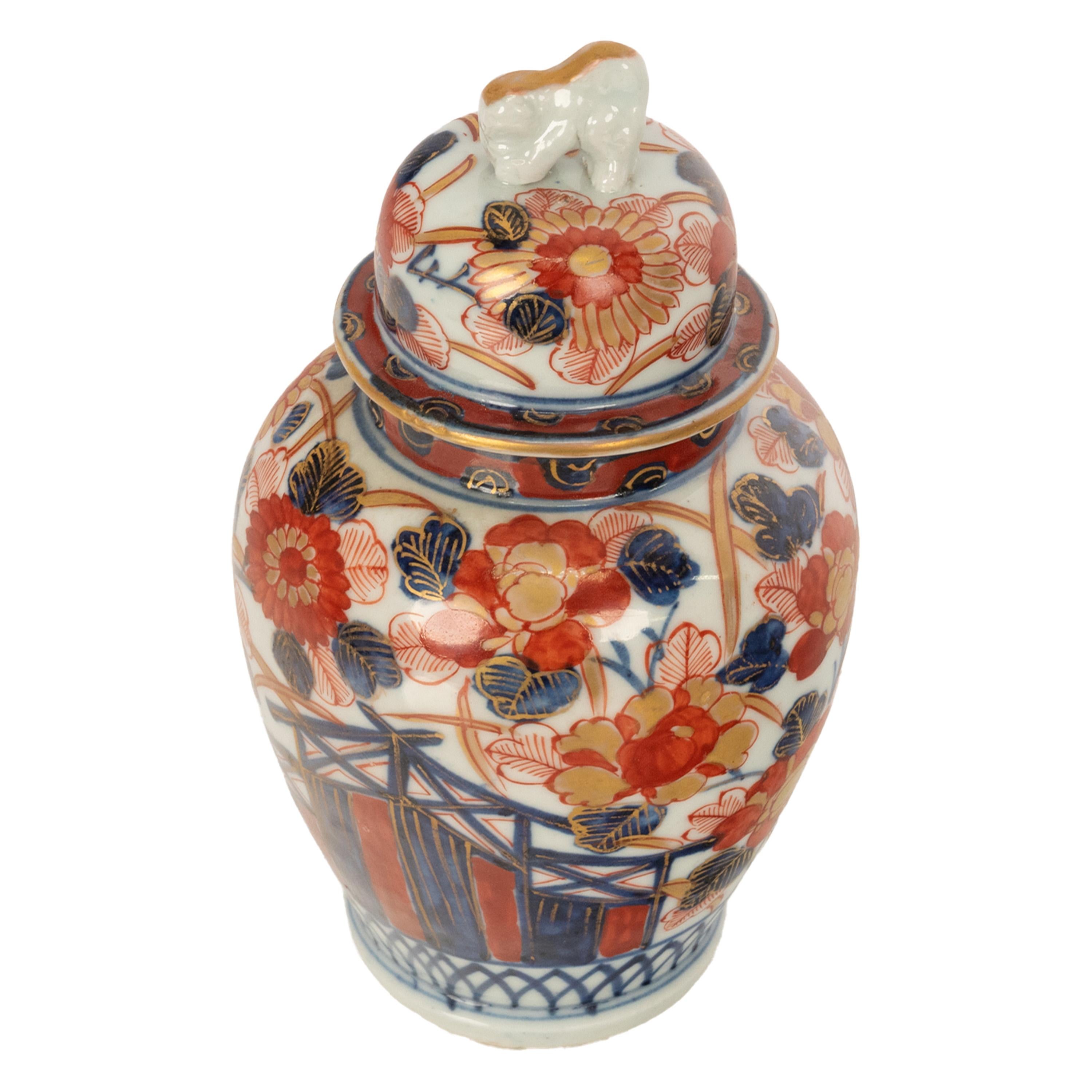 Porcelaine Ancien vase à couvercle Imari en porcelaine japonaise du 19ème siècle, période Meiji, 1890 en vente