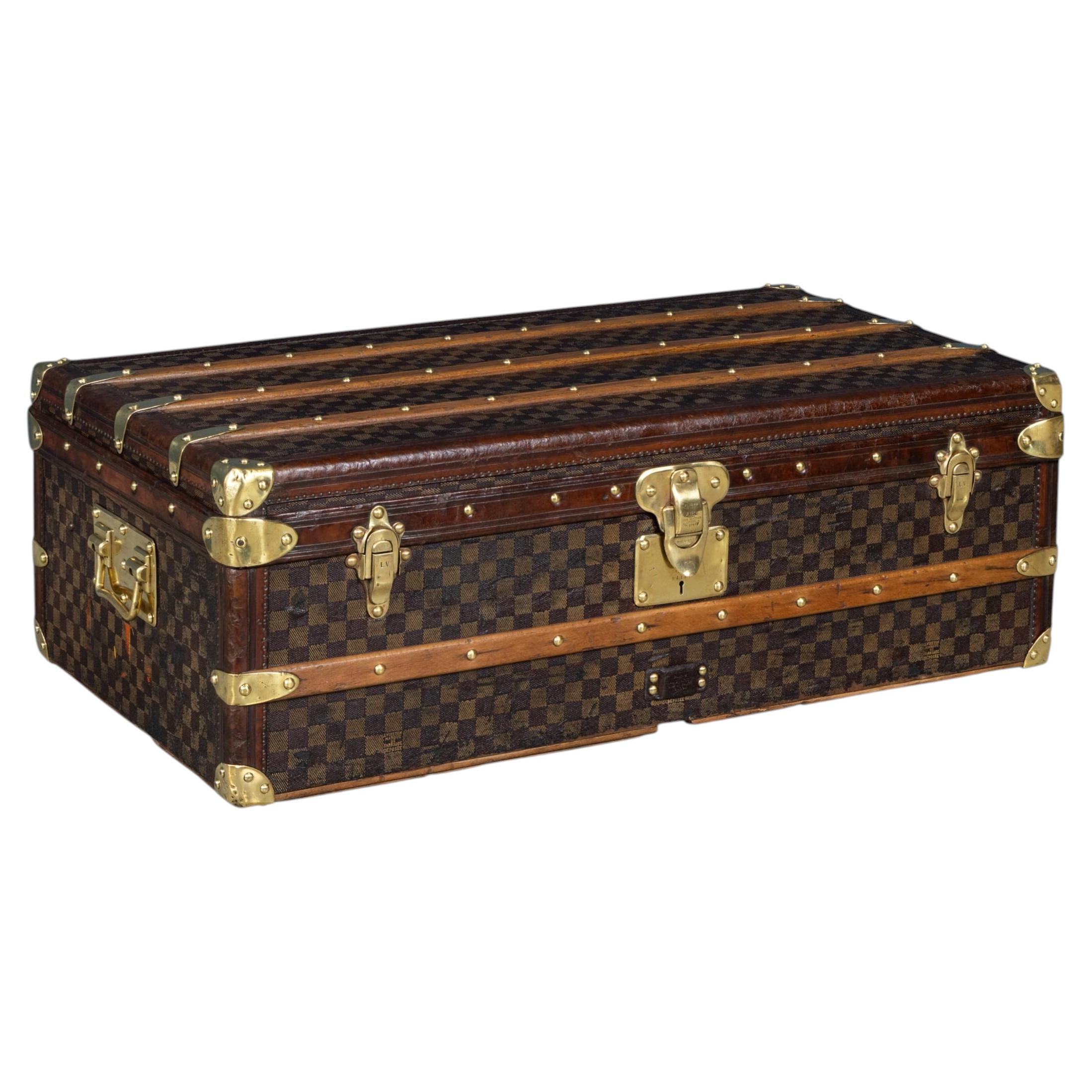 Baúl de viaje antiguo de Louis Vuitton del siglo XIX en lona Damier, Francia, hacia 1890 en venta