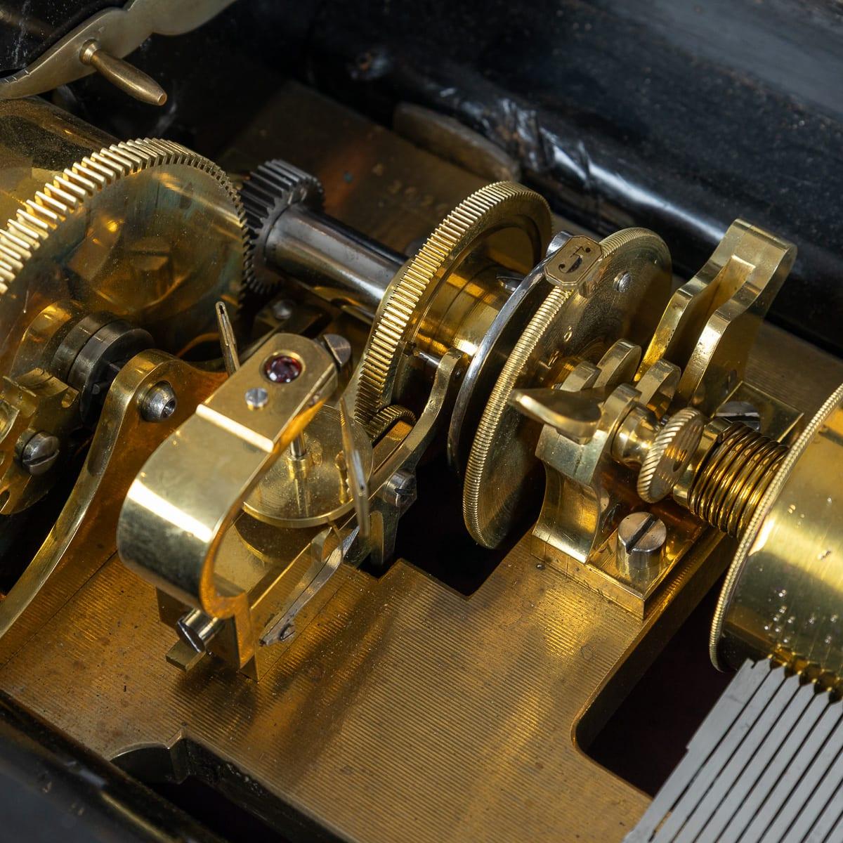 Ancienne boîte à musique à cylindre de fabrication suisse du 19ème siècle par Lecoultre Frères de Genève c.1880 en vente 7