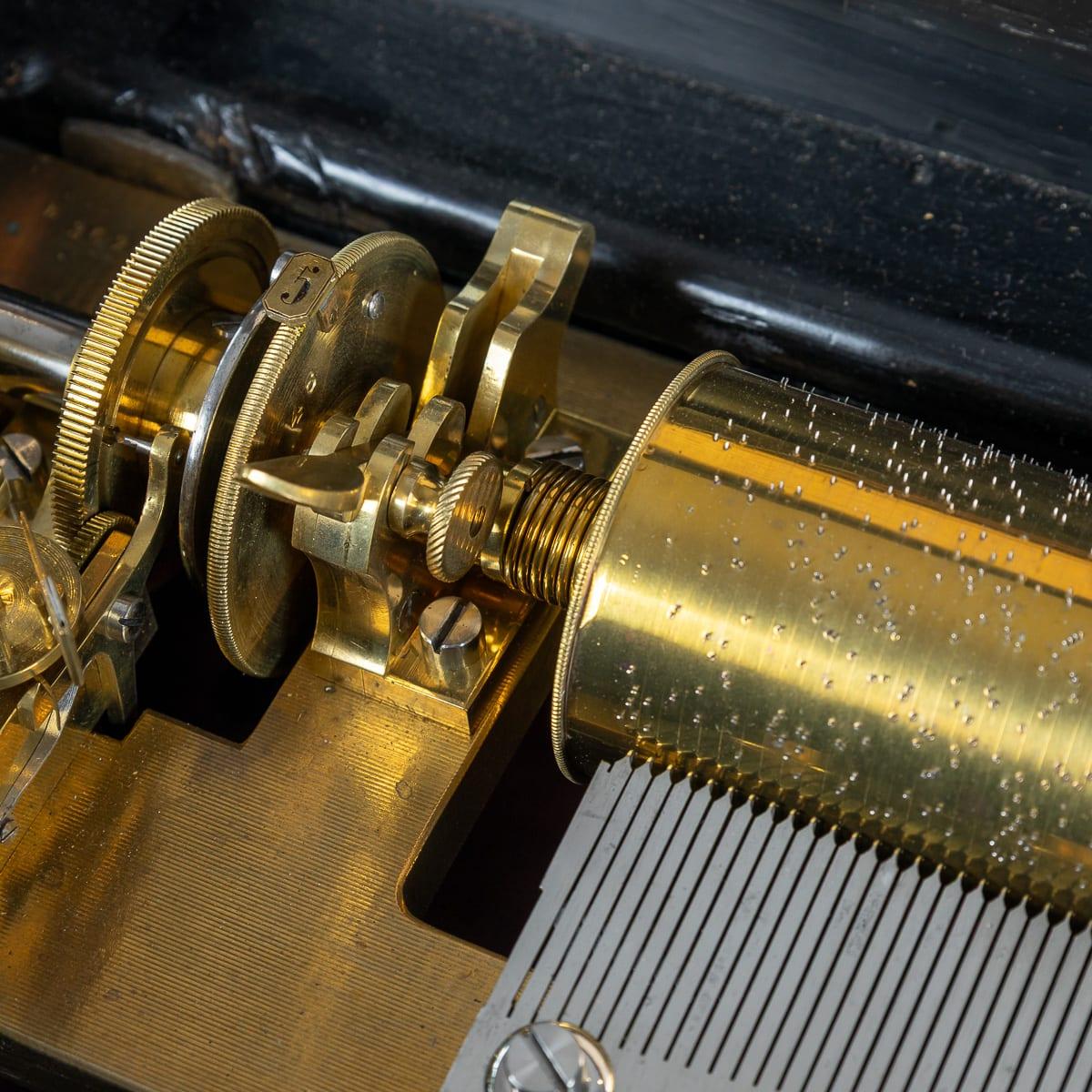 Ancienne boîte à musique à cylindre de fabrication suisse du 19ème siècle par Lecoultre Frères de Genève c.1880 en vente 8