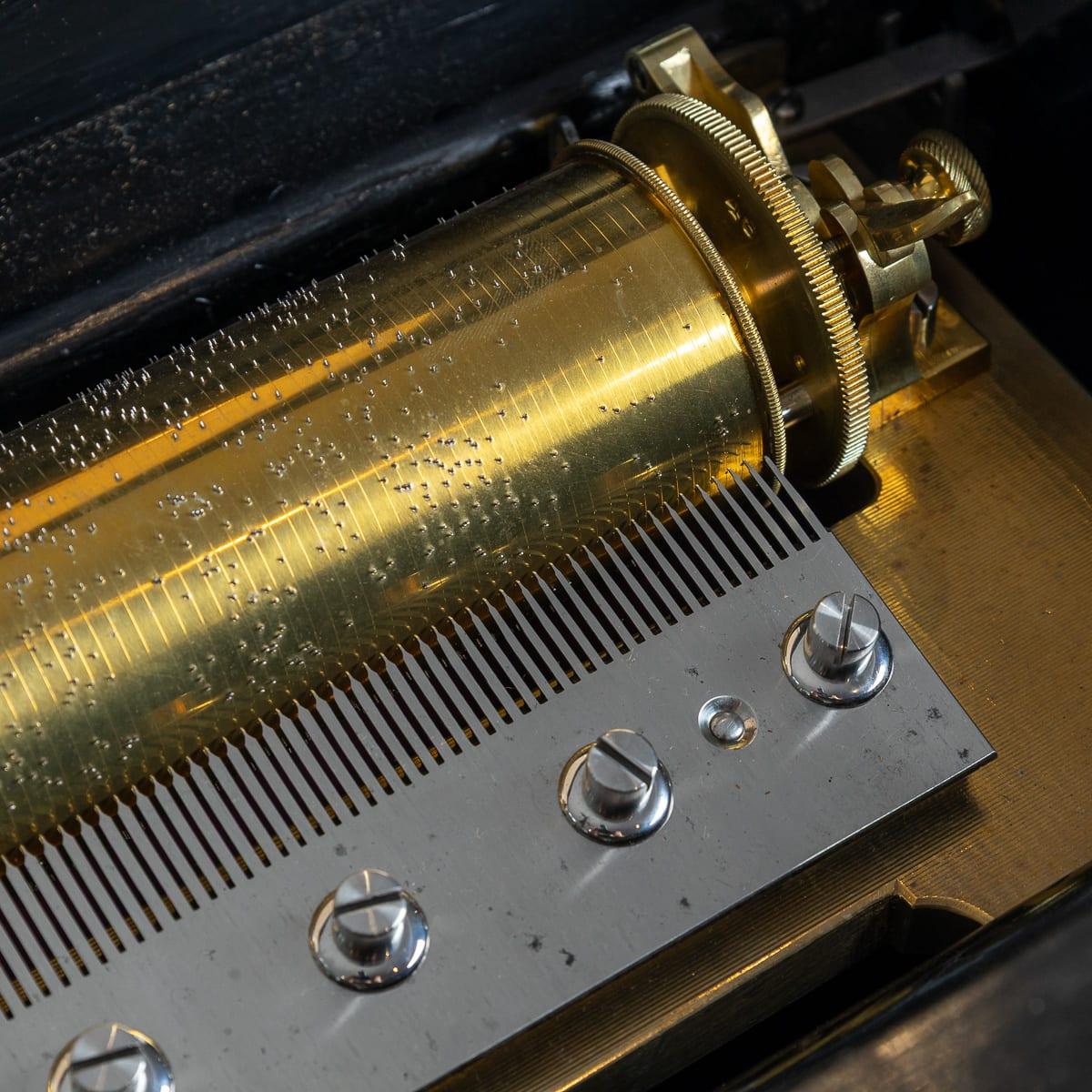 Ancienne boîte à musique à cylindre de fabrication suisse du 19ème siècle par Lecoultre Frères de Genève c.1880 en vente 10