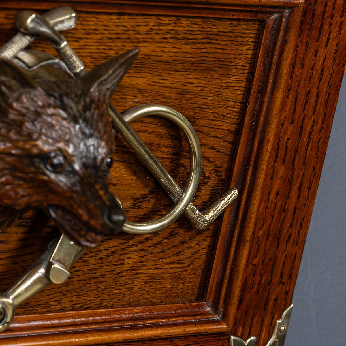 Porte-revues victorien du 19e siècle avec tête de renard et détails en laiton, vers 1890 en vente 3