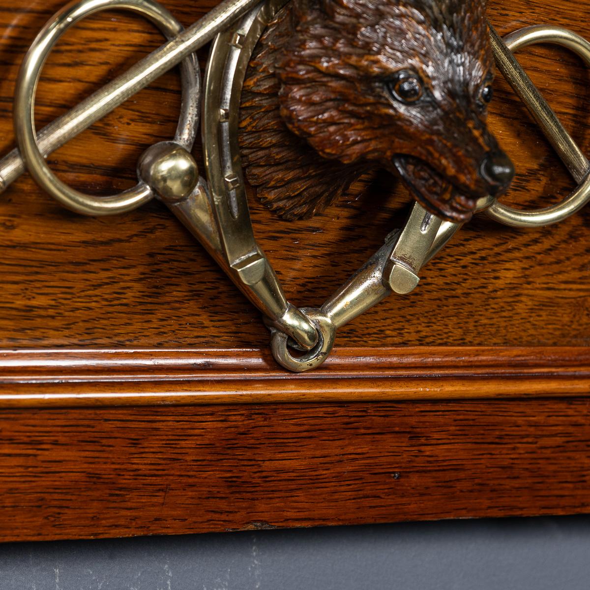 Porte-revues victorien du 19e siècle avec tête de renard et détails en laiton, vers 1890 en vente 1
