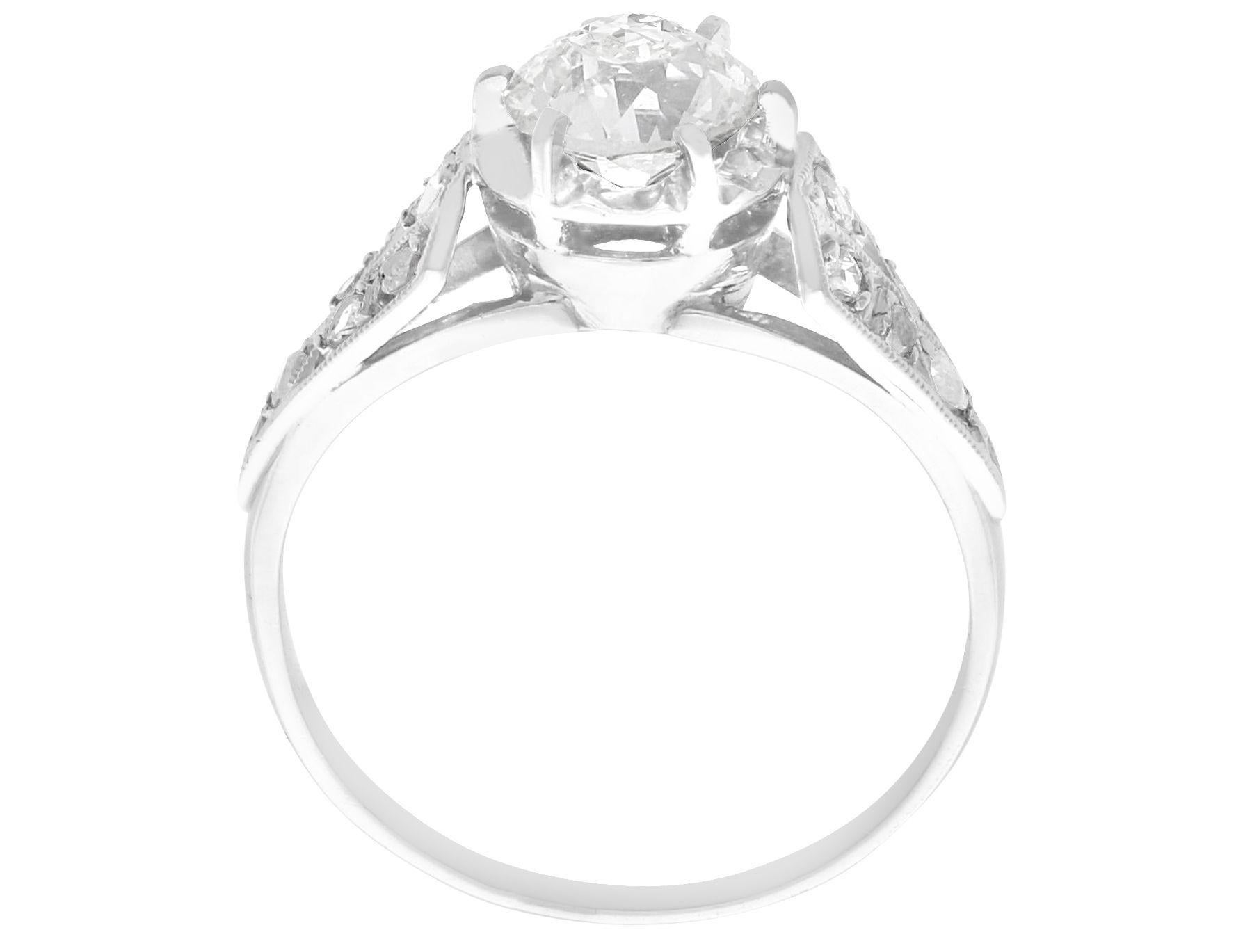 Bague de fiançailles solitaire ancienne en platine et diamant 1 carat Unisexe en vente