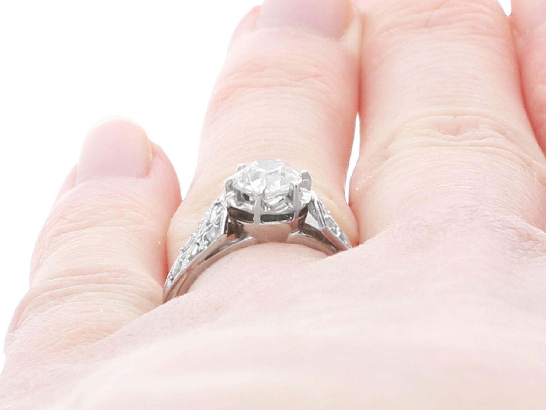 Women's or Men's Antique 1 Carat Diamond and Platinum Solitaire Engagement Ring For Sale