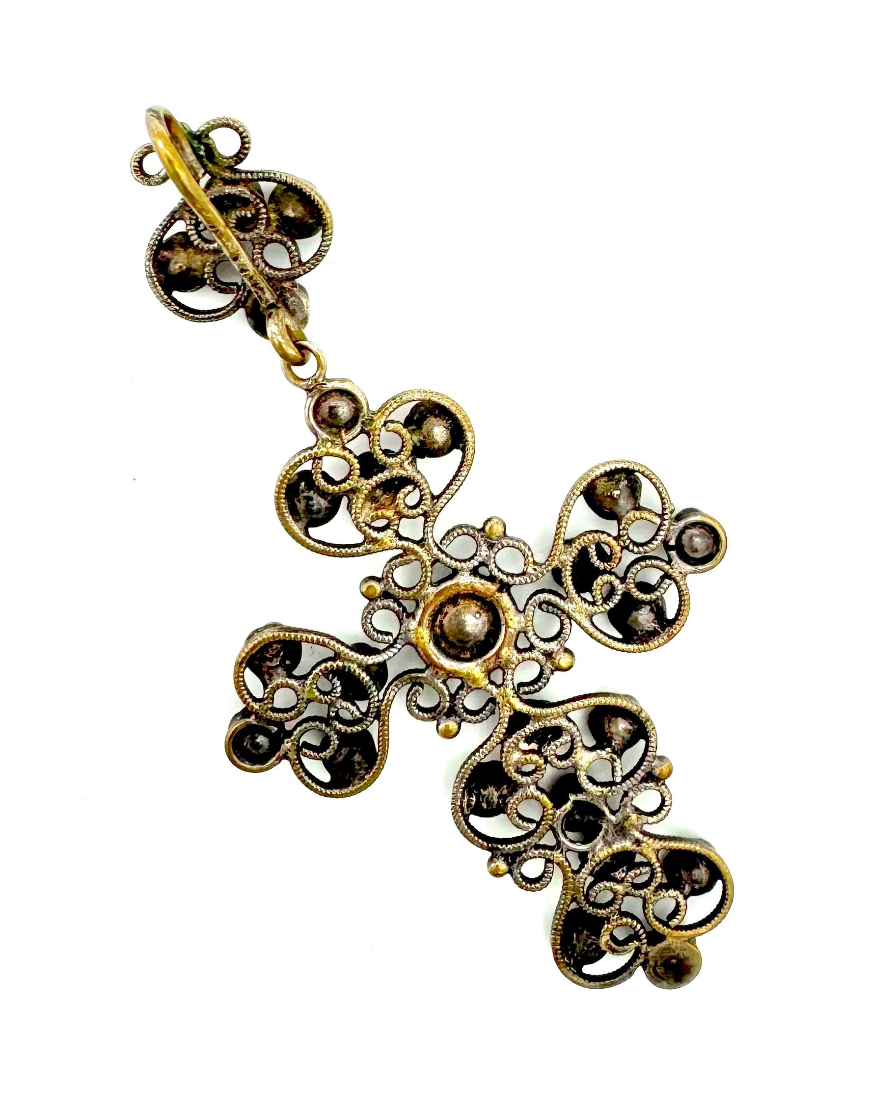 Pendentif croix de Normandie français ancien 1ère moitié du 19ème siècle en fer pâte rose Bon état - En vente à Munich, Bavaria