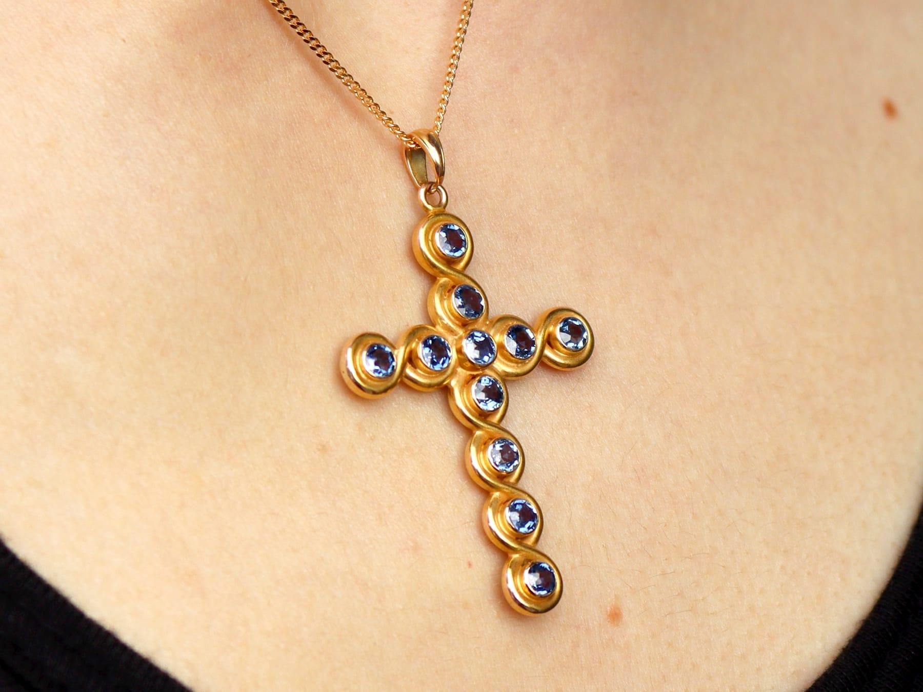 Antique 2 Carat Montana Sapphire and 18k Yellow Gold Cross Pendant Circa 1910 For Sale 5