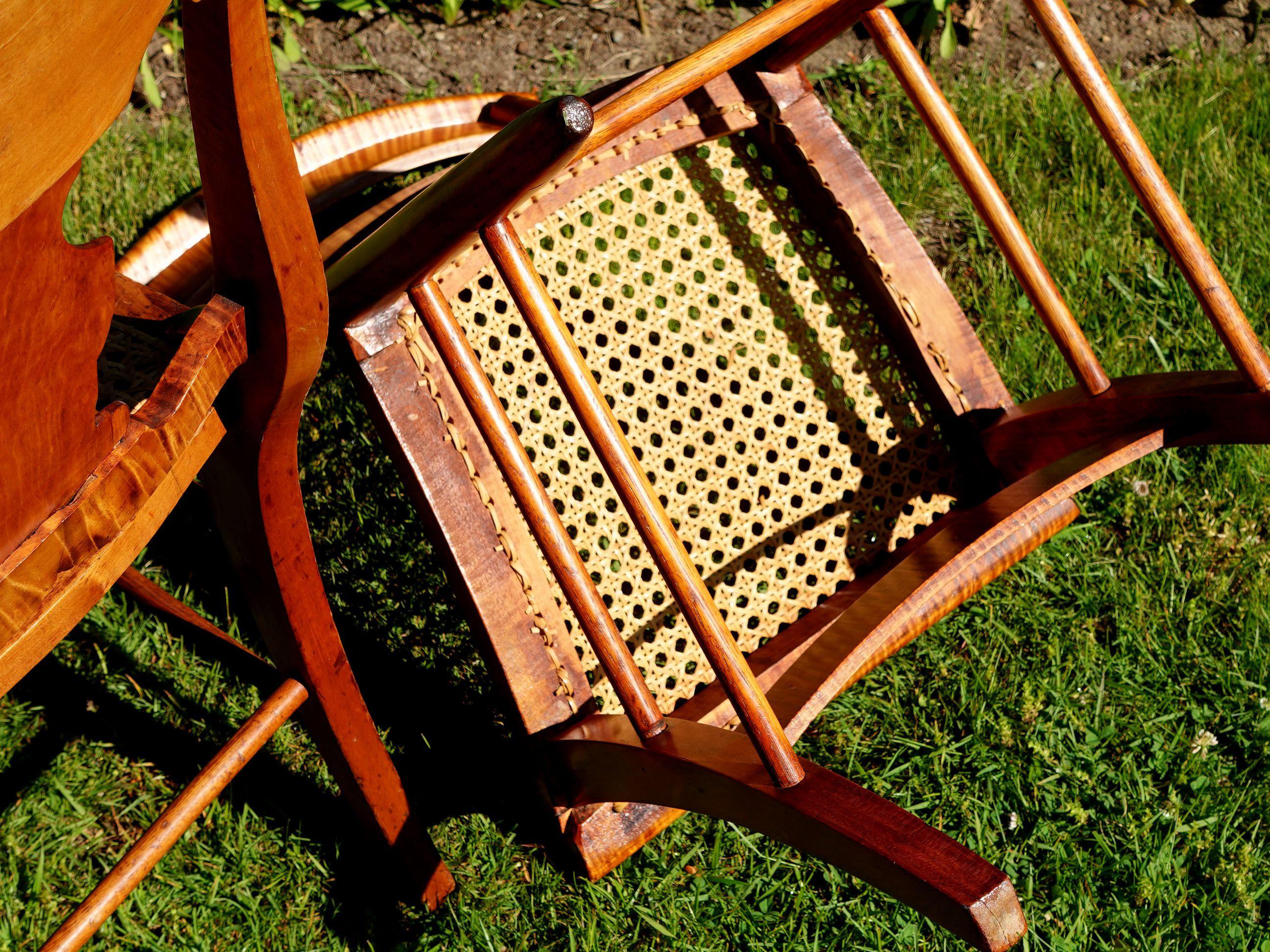 Antiguo 2 Federal Tiger Maple & Bird's Eye Cane Seat Comedor Charis en venta 7