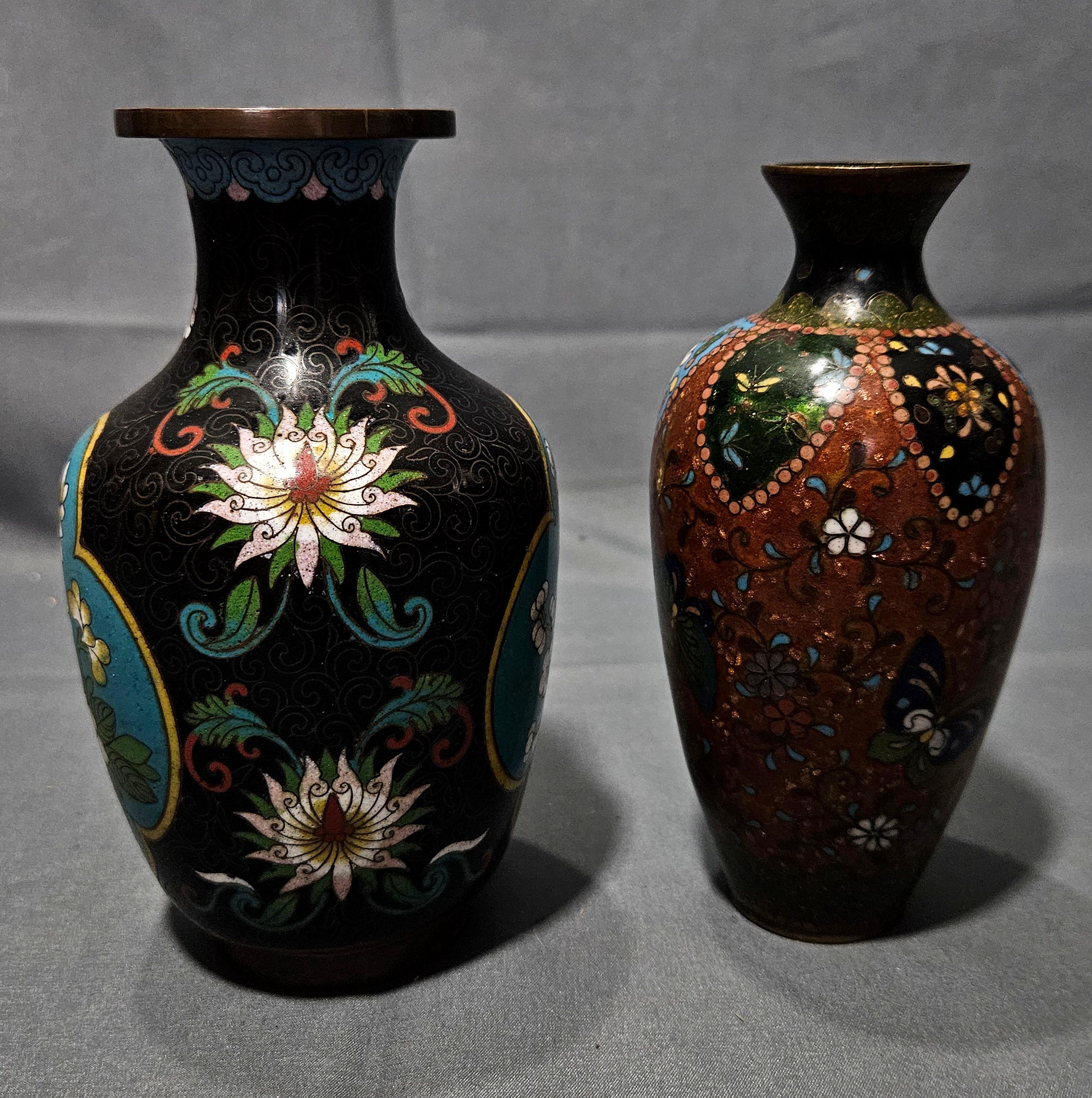 Antichi 2 vasi giapponesi cloisonné del periodo Meiji, firmati In condizioni buone in vendita a Norton, MA