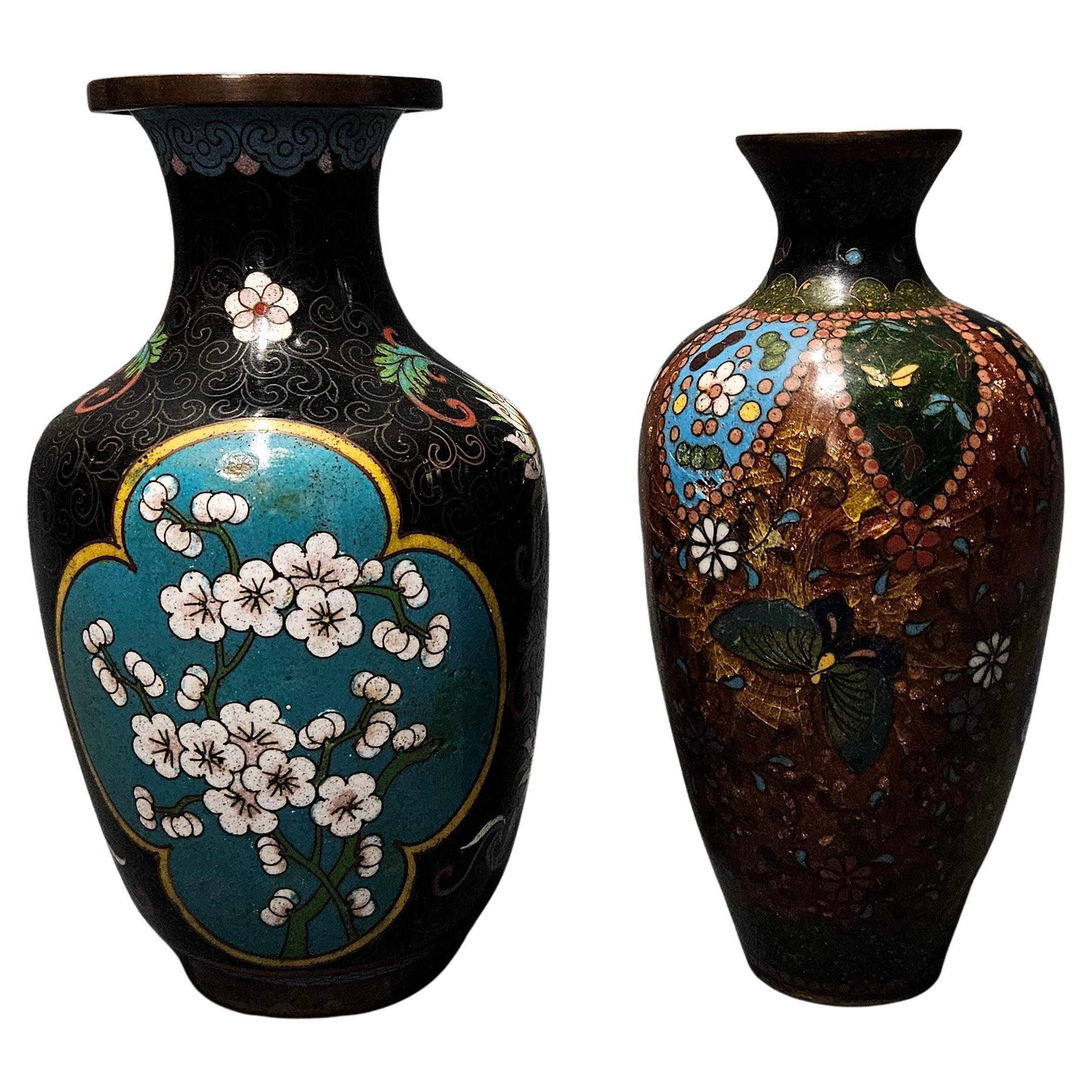 Antichi 2 vasi giapponesi cloisonné del periodo Meiji, firmati in vendita