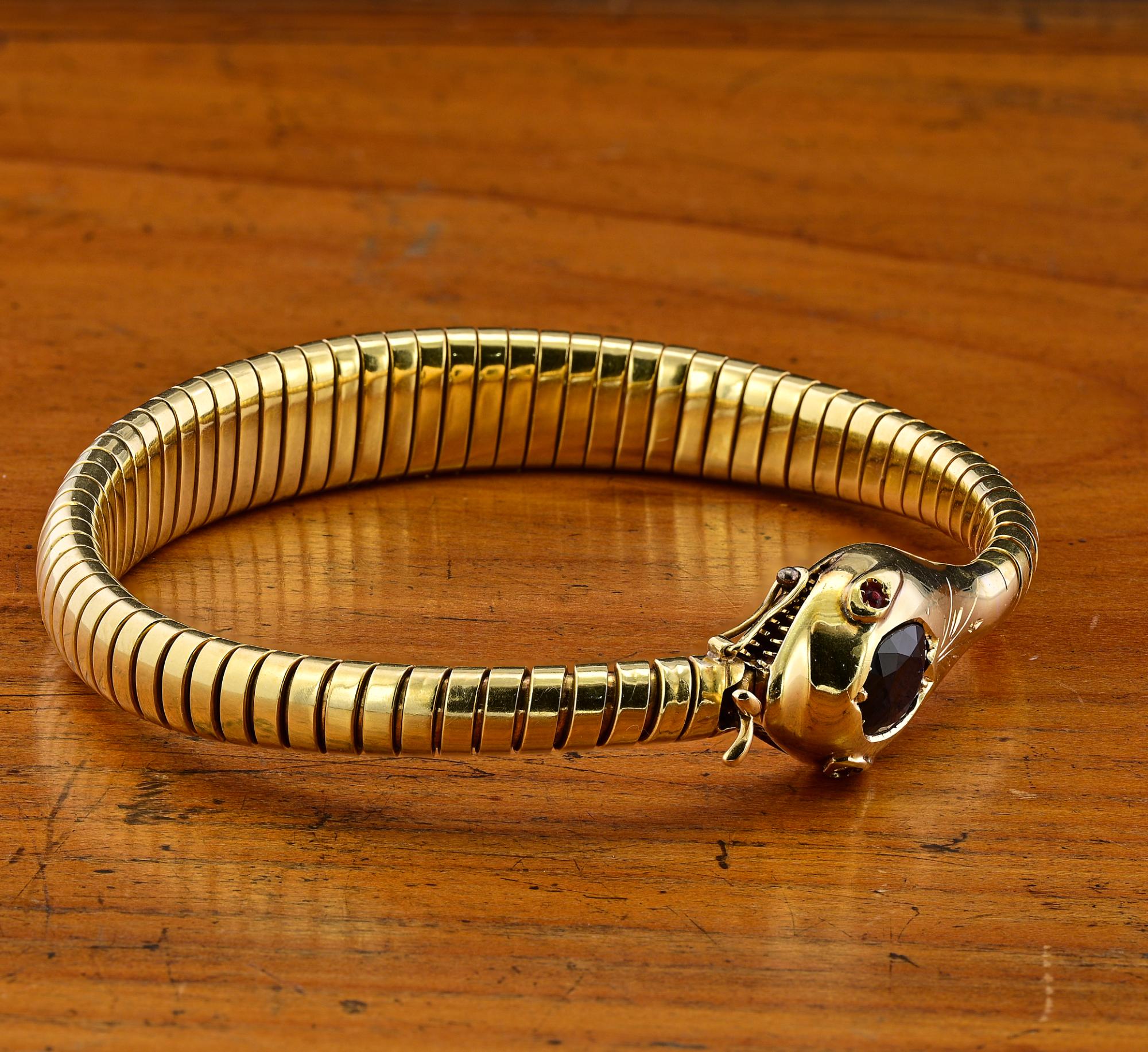 Oval Cut Antique 2.0 Ct Natural Sapphire Tubogas Snake bracelet 18 KT For Sale