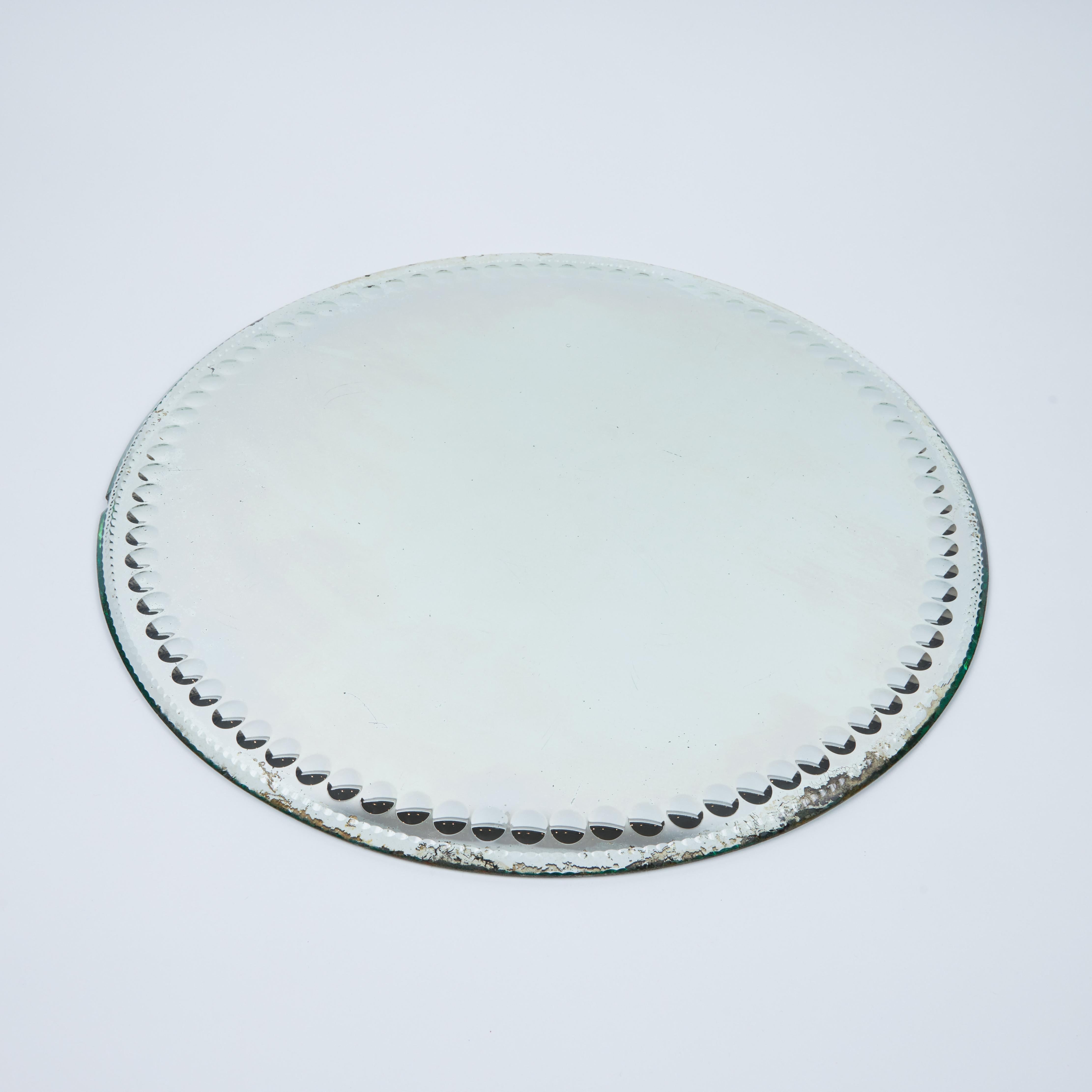 This large and outstanding circular plateau is decorated with a cut beveled edge  and a border of reverse convex circles to multiply the effect of the light’s reflection. This is a fantastic addition to your special tablescape and it will elevate