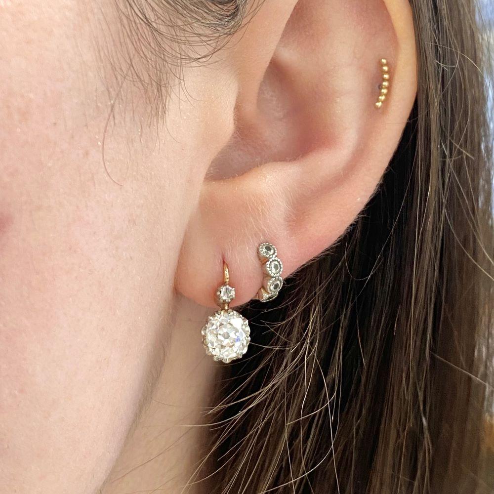 Antique 2.00ct Antique Cushion Cut Diamond Lever Back Earrings, 18k Yellow Gold In Excellent Condition For Sale In New York, NY