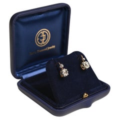 Boucles d'oreilles anciennes en or jaune 18 carats avec diamants taille coussin (environ 2 carats)