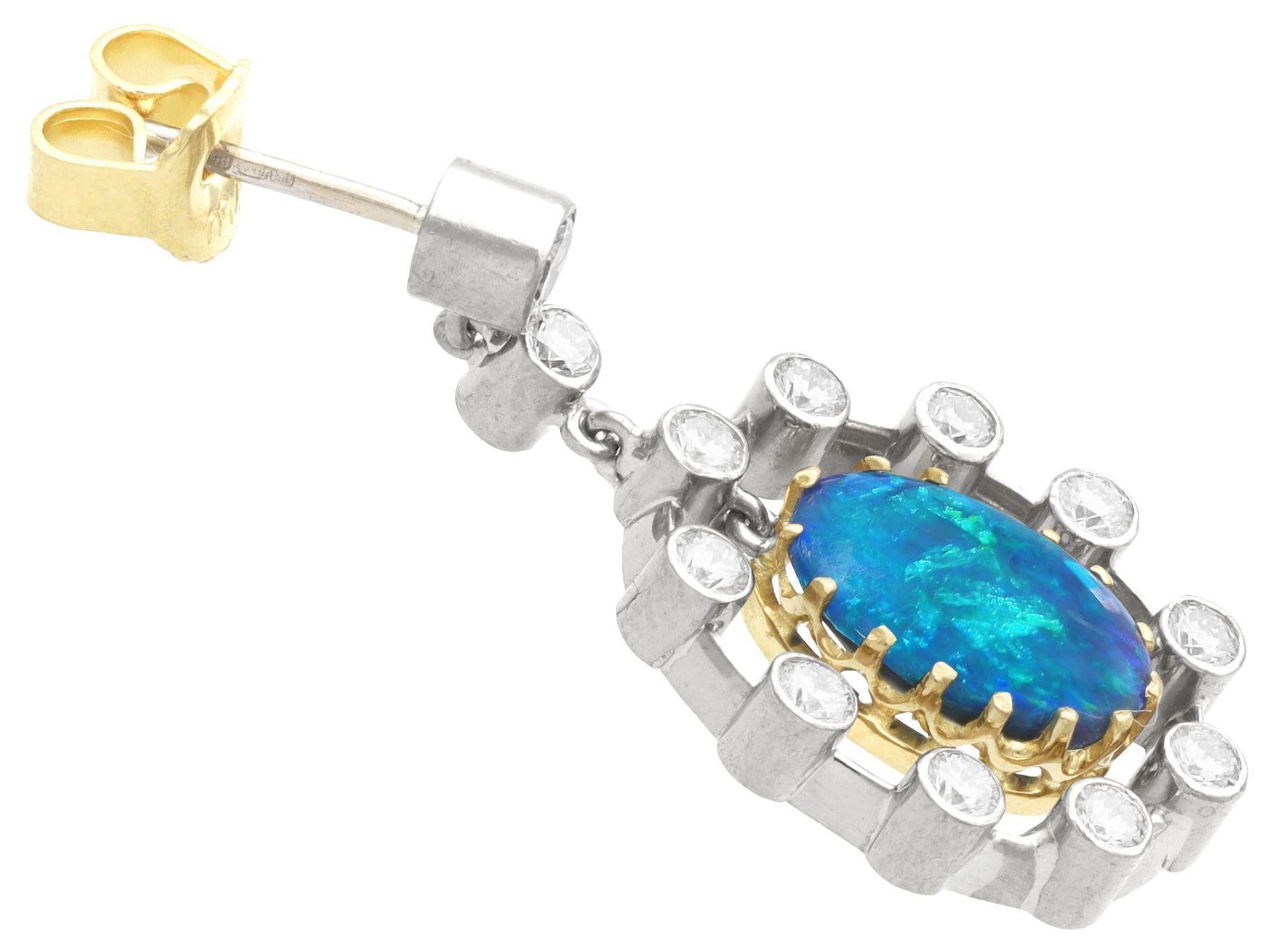 1930s Pendants d'oreilles en or blanc ornés d'opales et de diamants de 2,02 carats Unisexe en vente