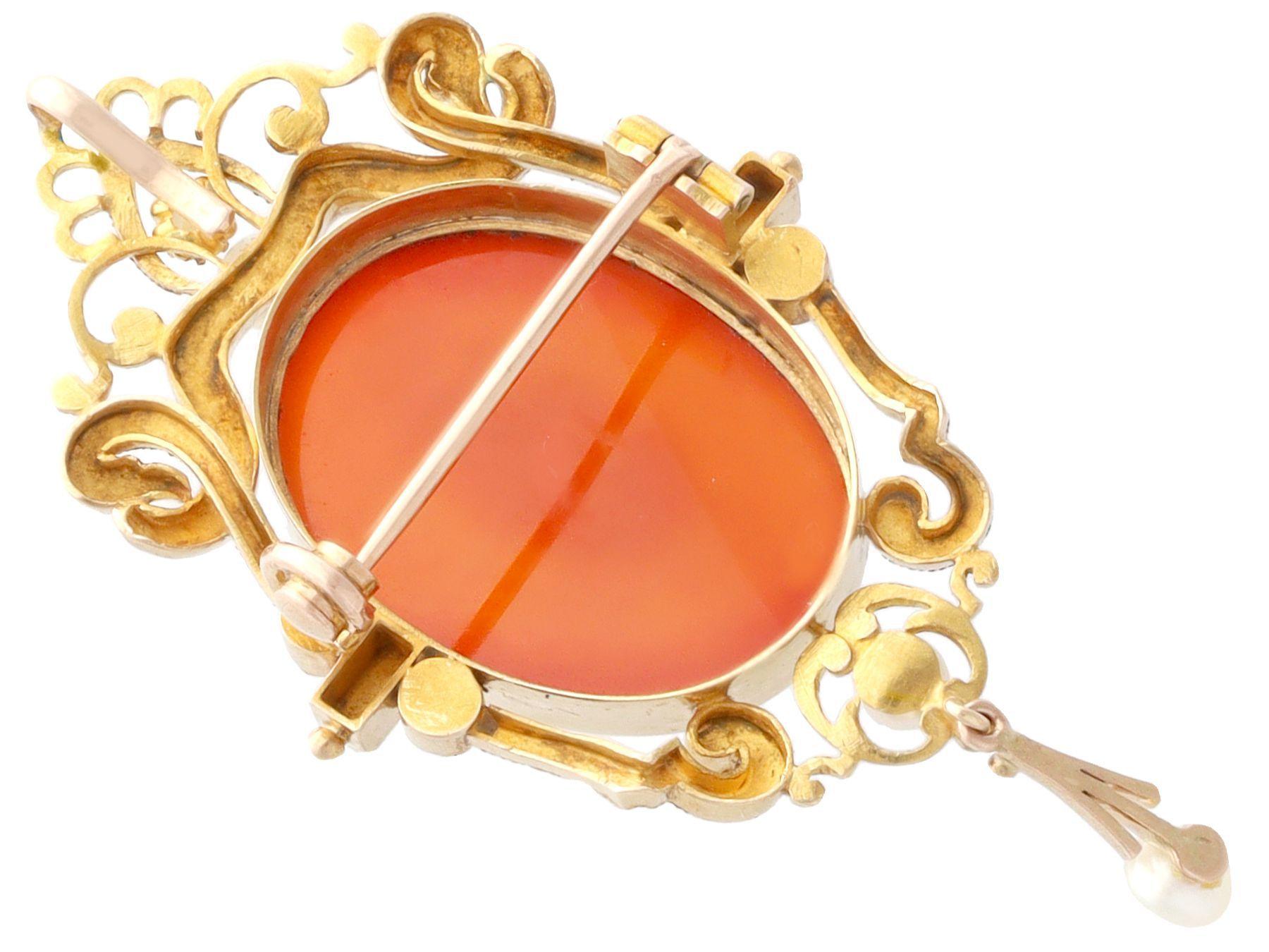 Antique 20.61 Quartz Hardstone and Pearl Yellow Gold Cameo Brooch / Pendant In Excellent Condition For Sale In Jesmond, Newcastle Upon Tyne