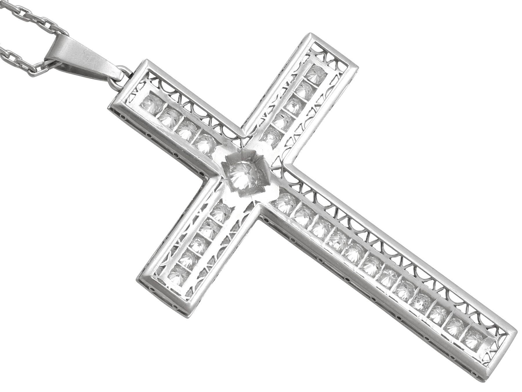 Antique 2.07 Carat Diamond and Platinum Cross Pendant In Excellent Condition For Sale In Jesmond, Newcastle Upon Tyne