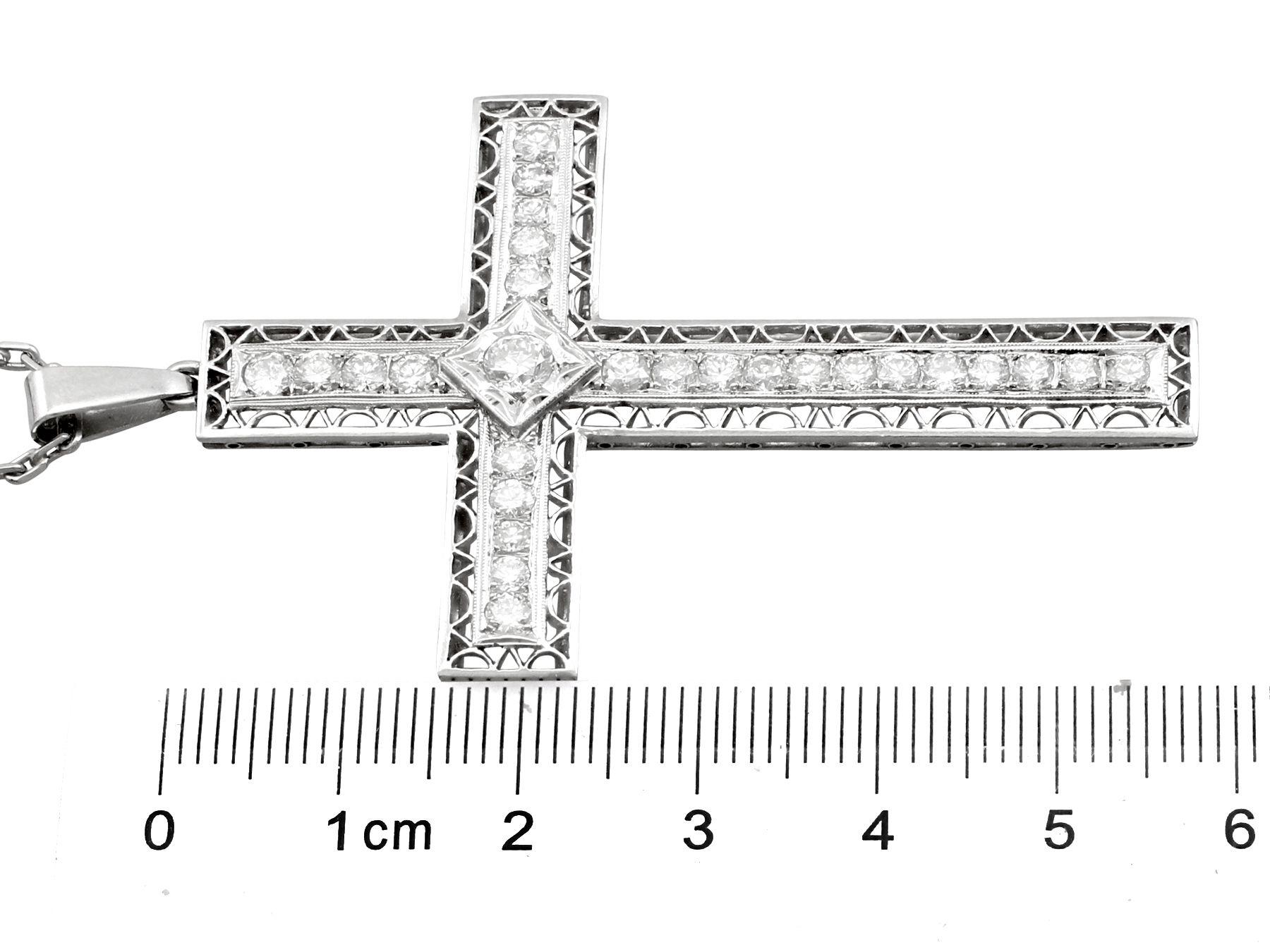 Pendentif croix ancien en platine et diamants de 2,07 carats, c. 1920 en vente 1