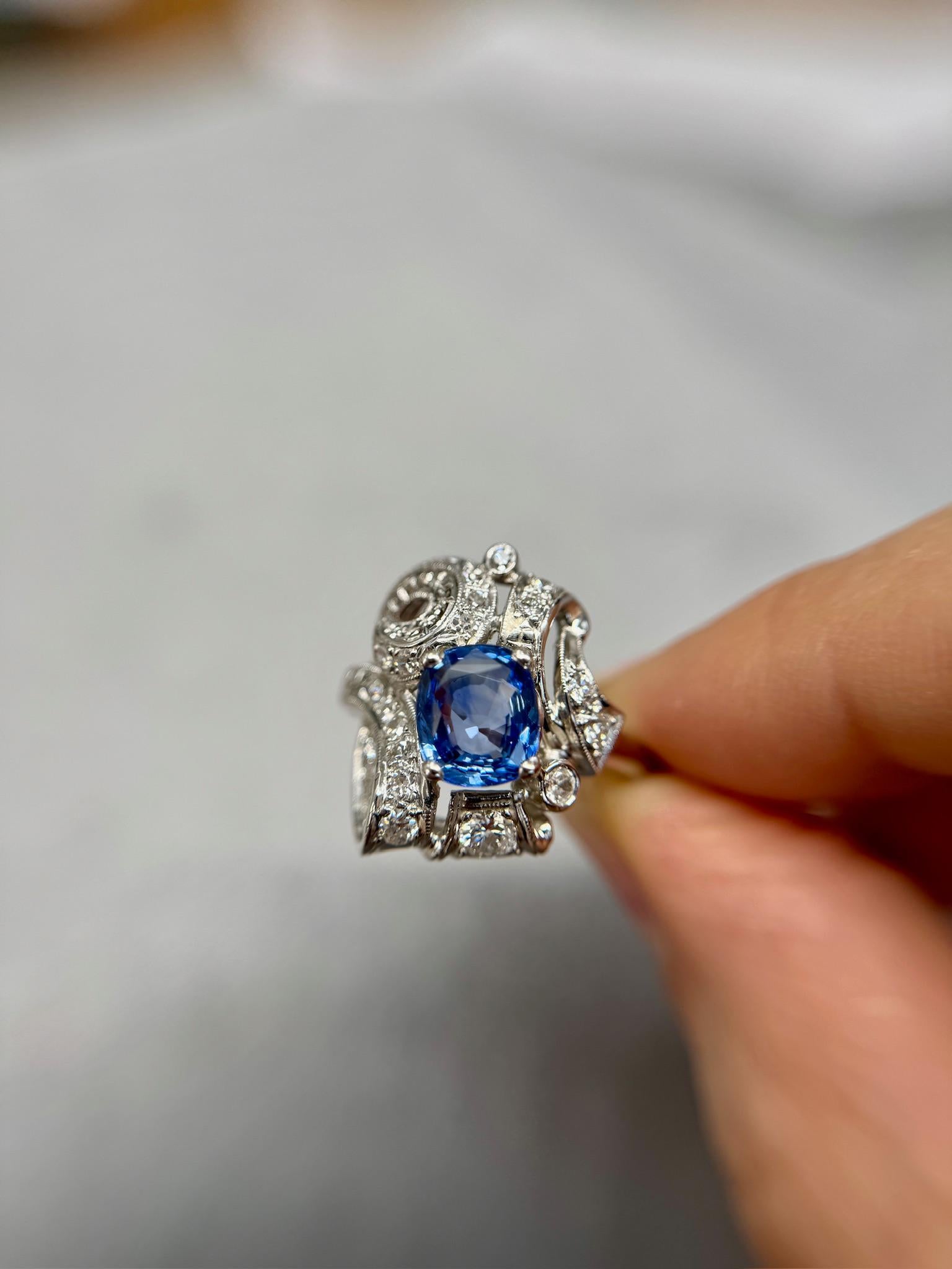 Bague ancienne saphir naturel chauffé du Sri Lanka 2,08 carats, taille 9 Excellent état - En vente à New York, NY