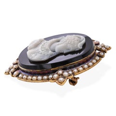 Antique 20K Yellow Gold Mary Stuart Hardstone Cameo Brooch with Seed Pearls