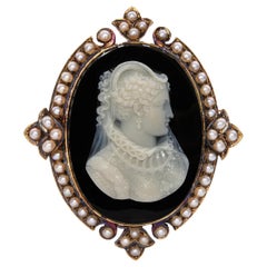 Antique 20K Yellow Gold Mary Stuart Hardstone Cameo Brooch with Seed Pearls