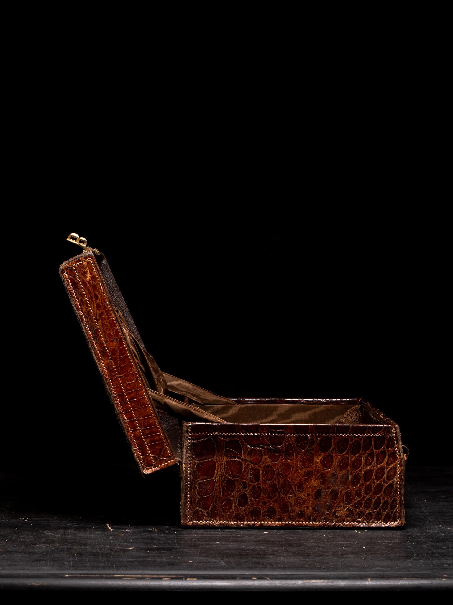 Antiker 20. Jh. Handgefertigter Krokodil-Reisekoffer mit Übernachtung (Leder) im Angebot