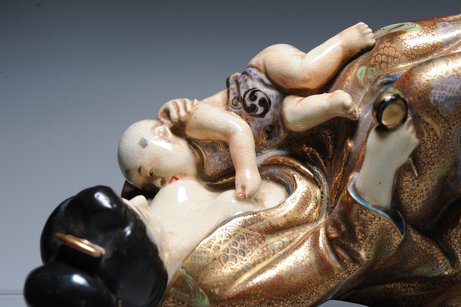 Antike Taisho Japanische Kyo Satsuma-Statue von Mutter und Kind aus dem 20. Jahrhundert, markiert im Angebot 8