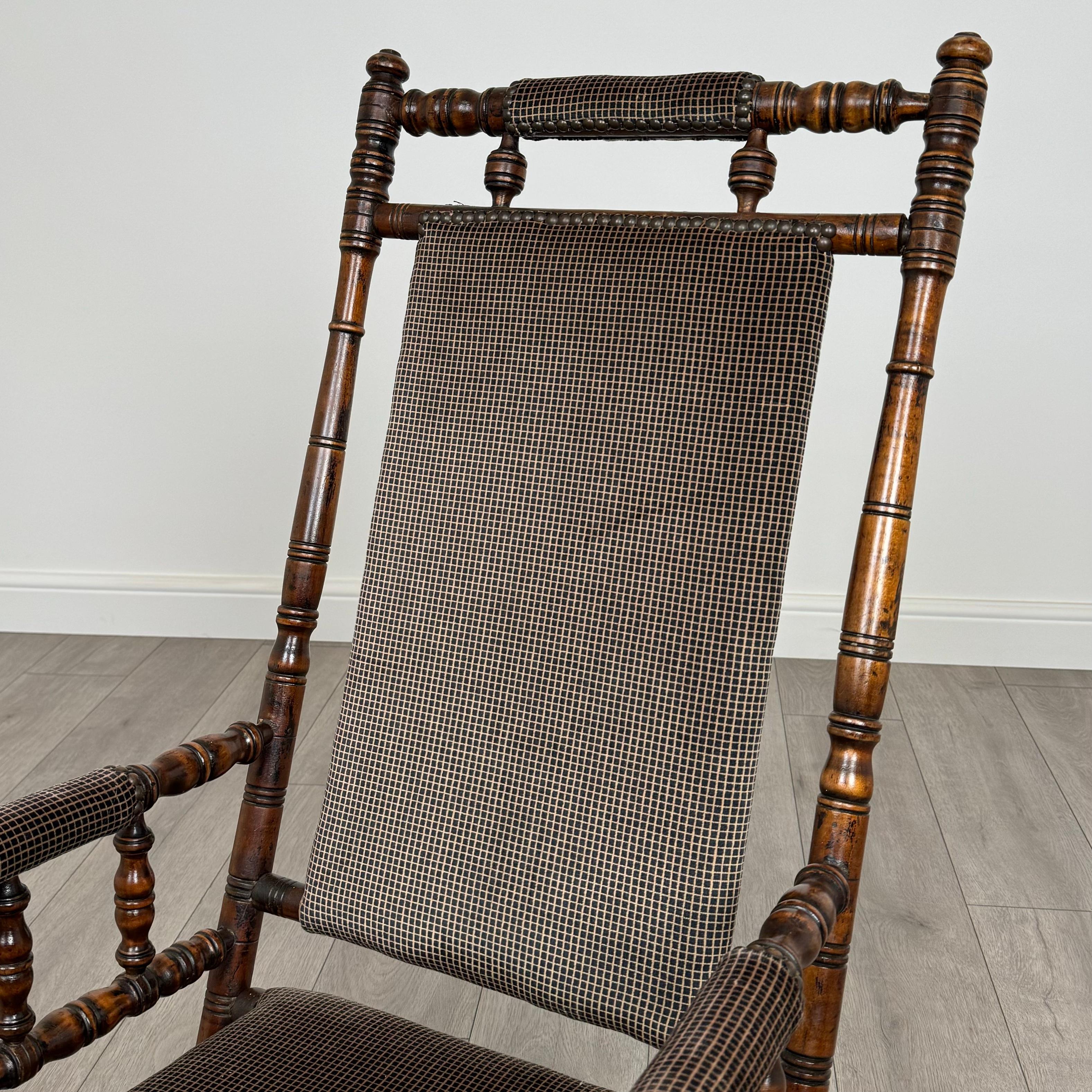 Fauteuil à bascule américain ancien du 20ème siècle en hêtre ( REF AF-3649 ) en vente 4