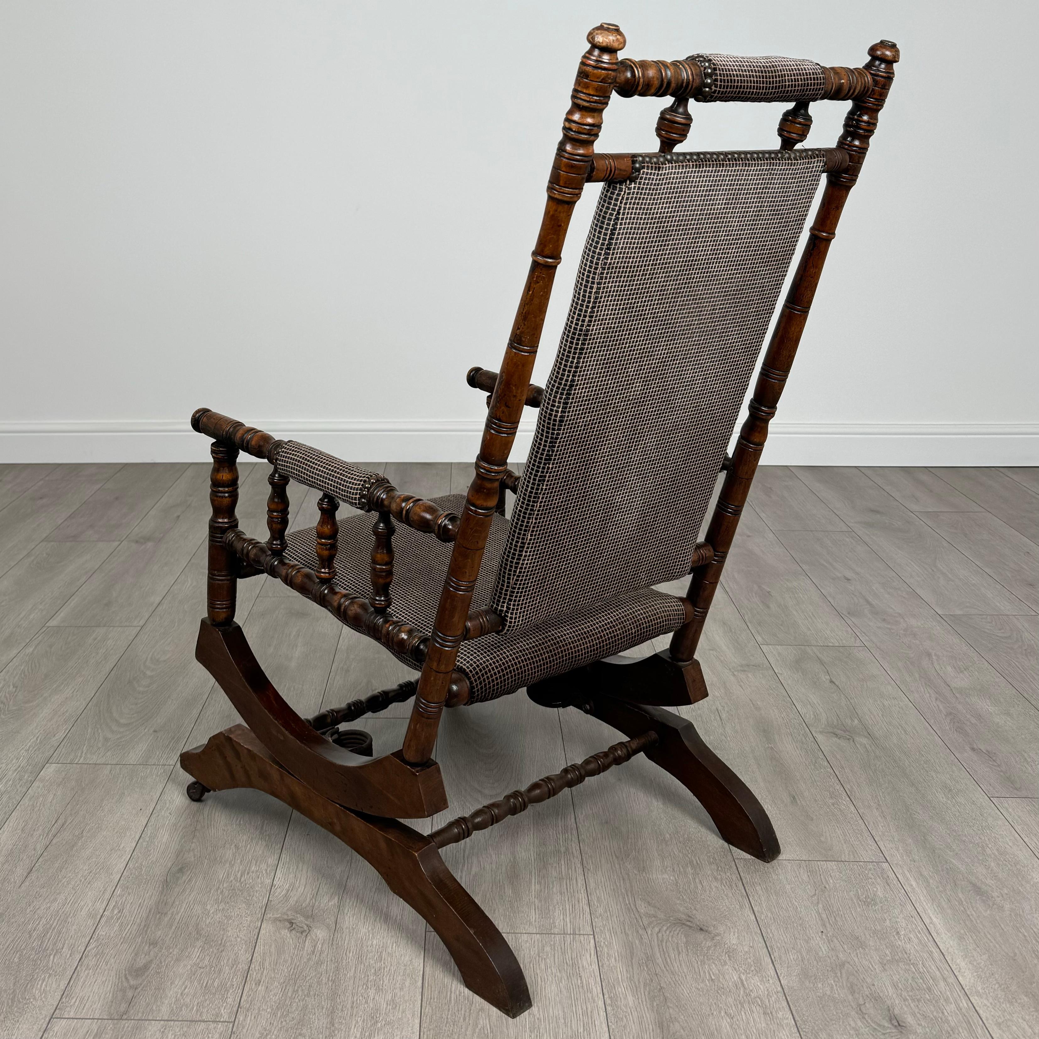 Fauteuil à bascule américain ancien du 20ème siècle en hêtre ( REF AF-3649 ) Bon état - En vente à Ledbury, GB